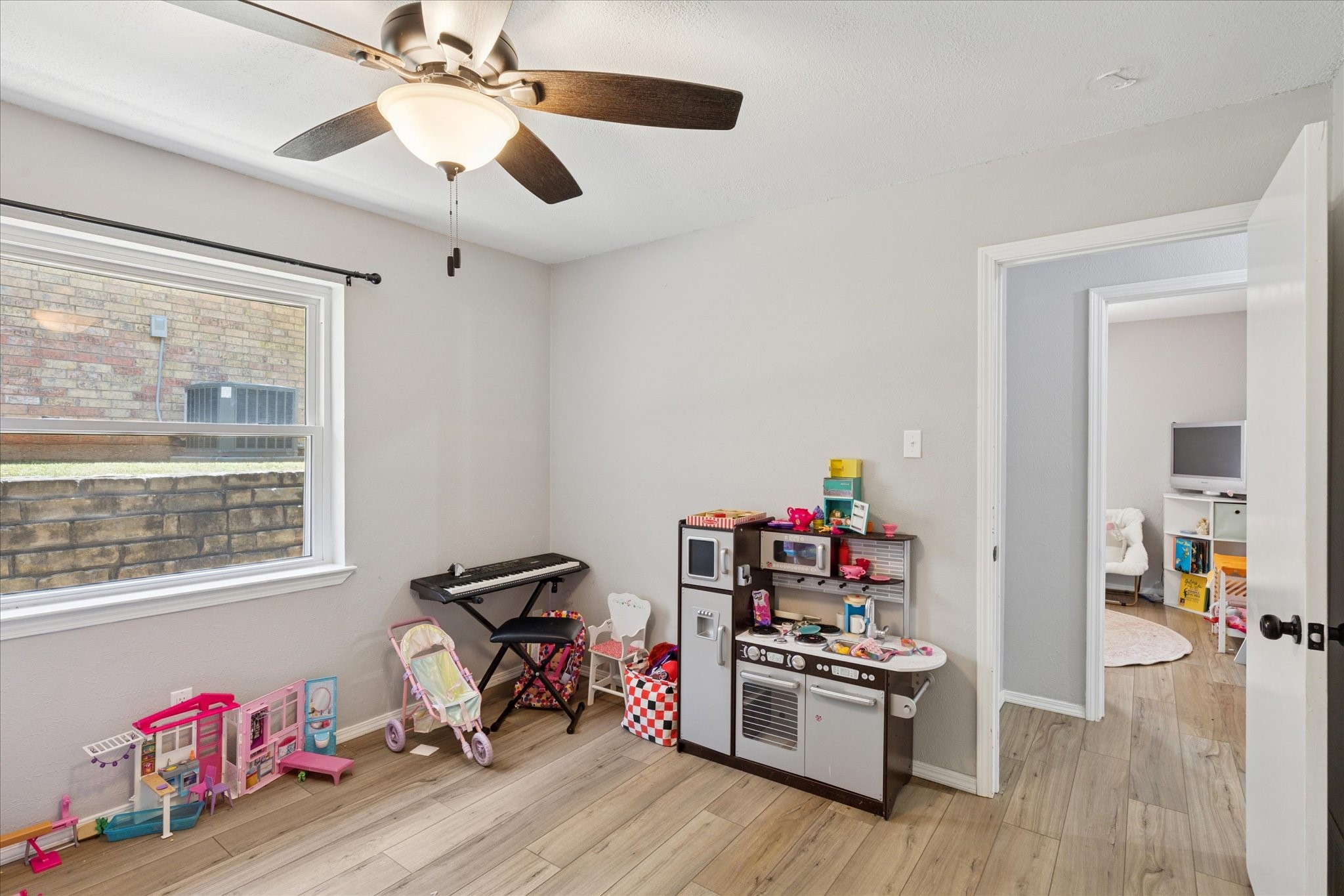 7404 Forrest Lane