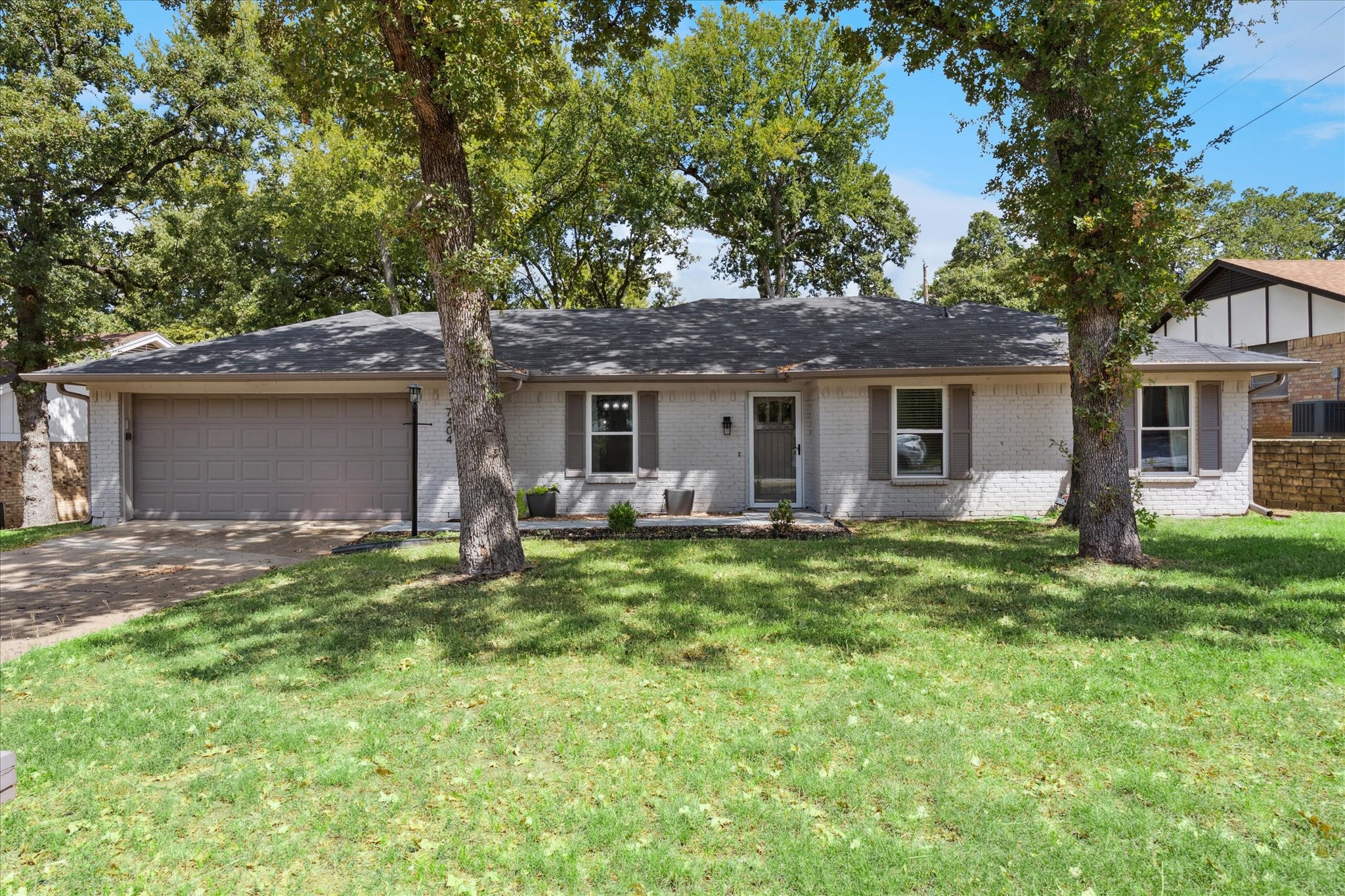 7404 Forrest Lane