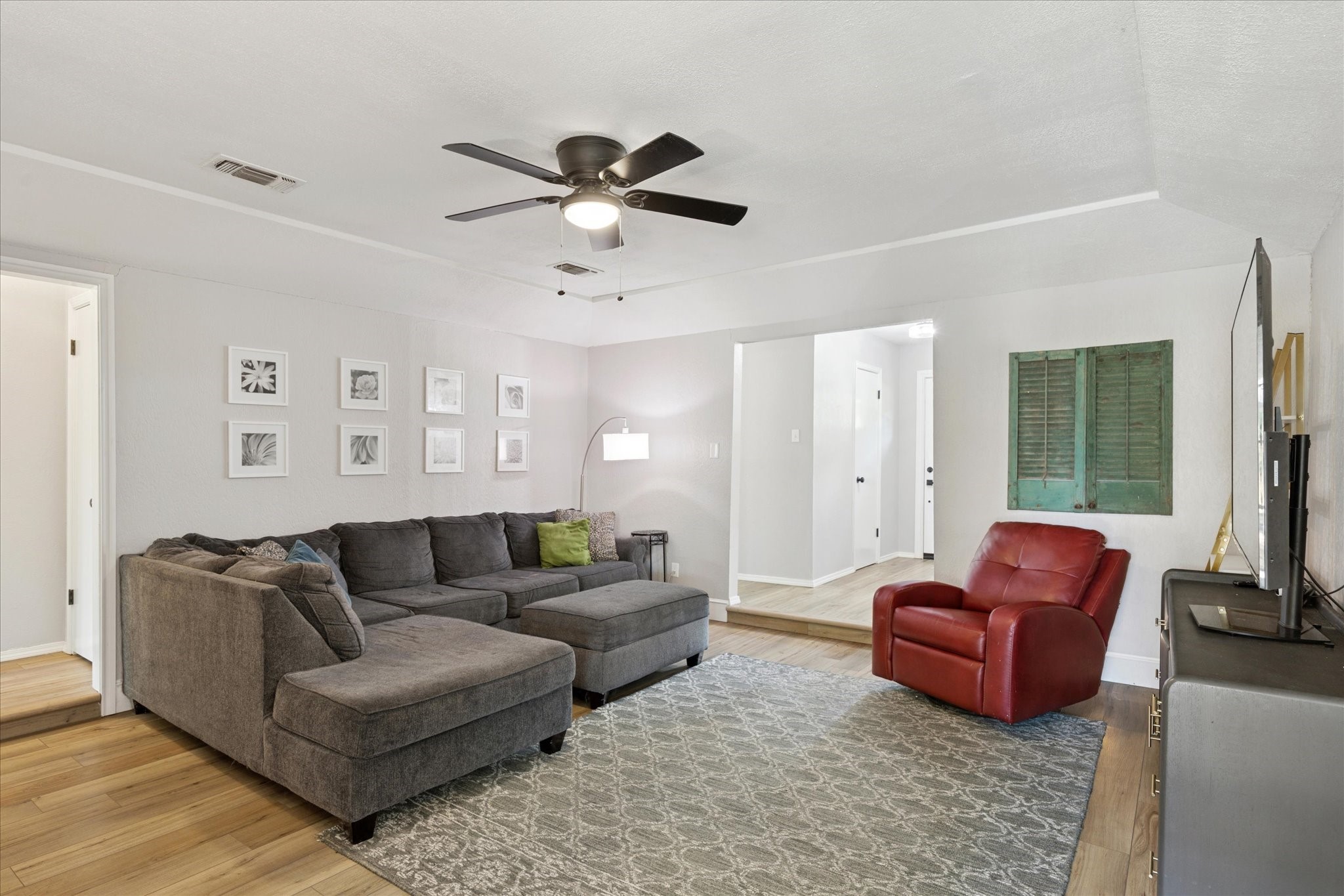 7404 Forrest Lane
