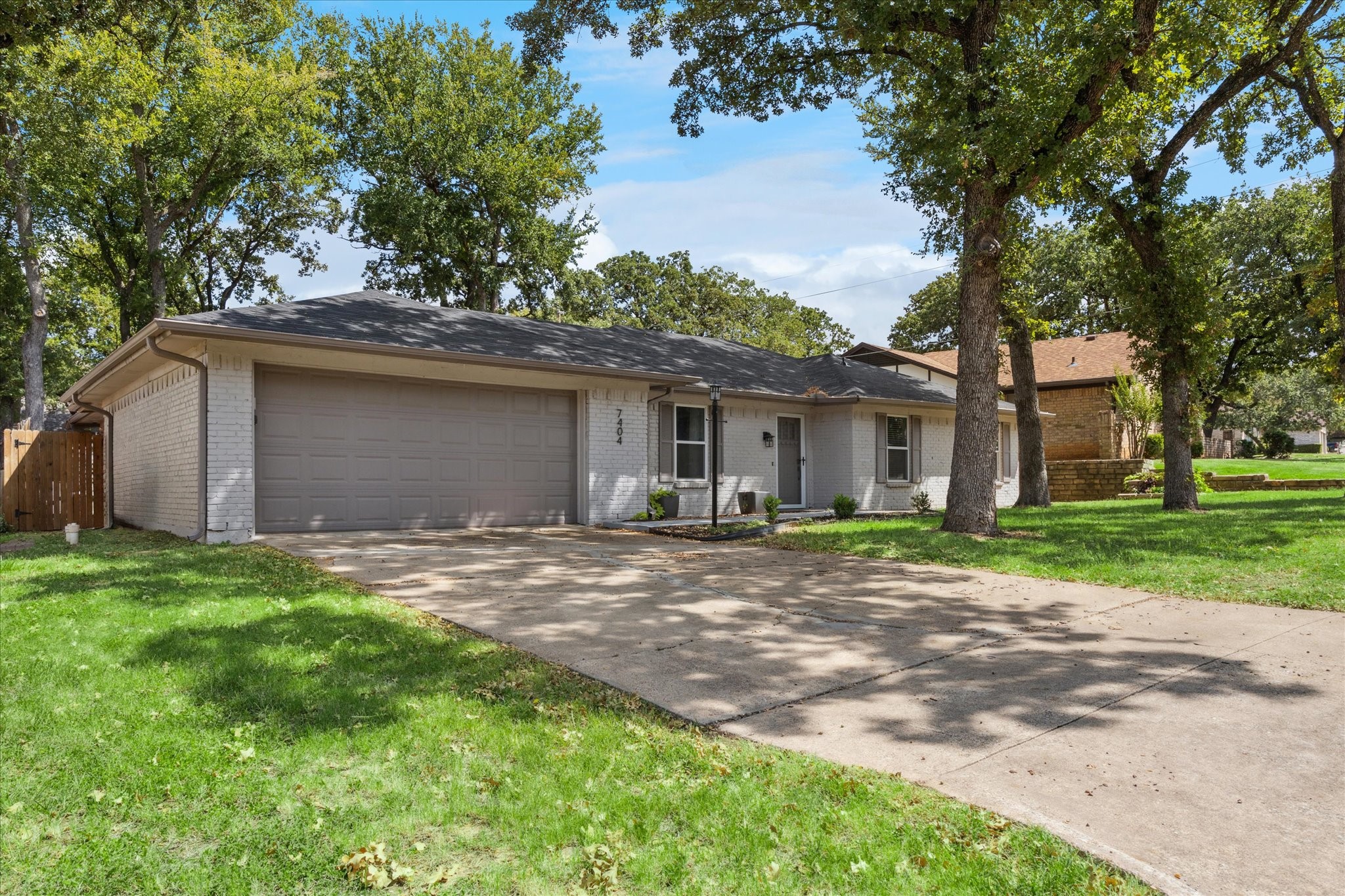 7404 Forrest Lane