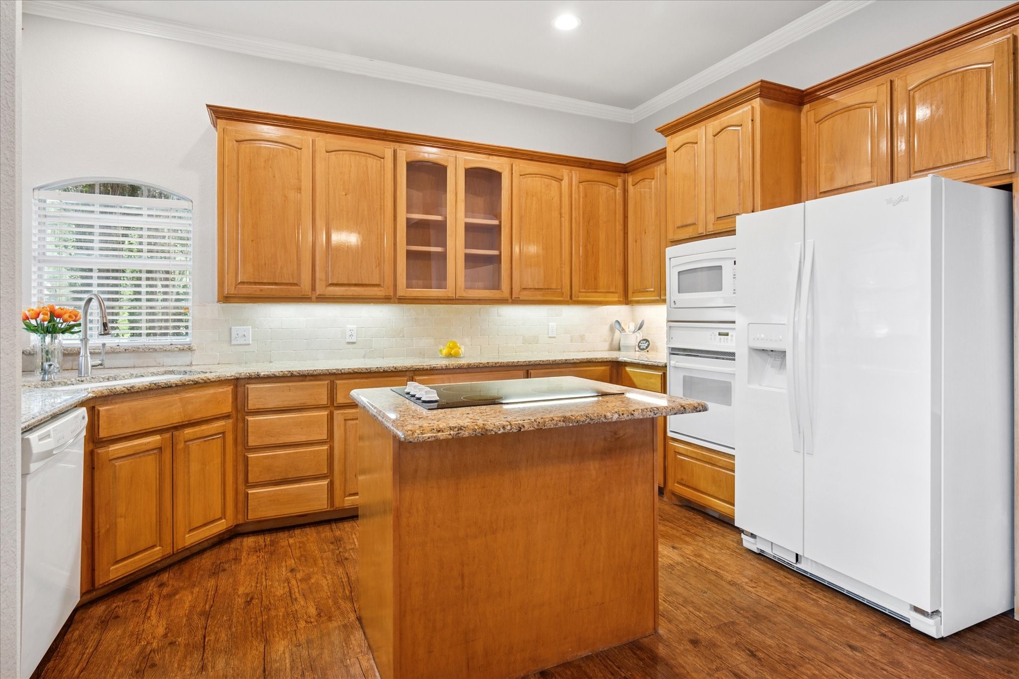 6112 Club House Drive