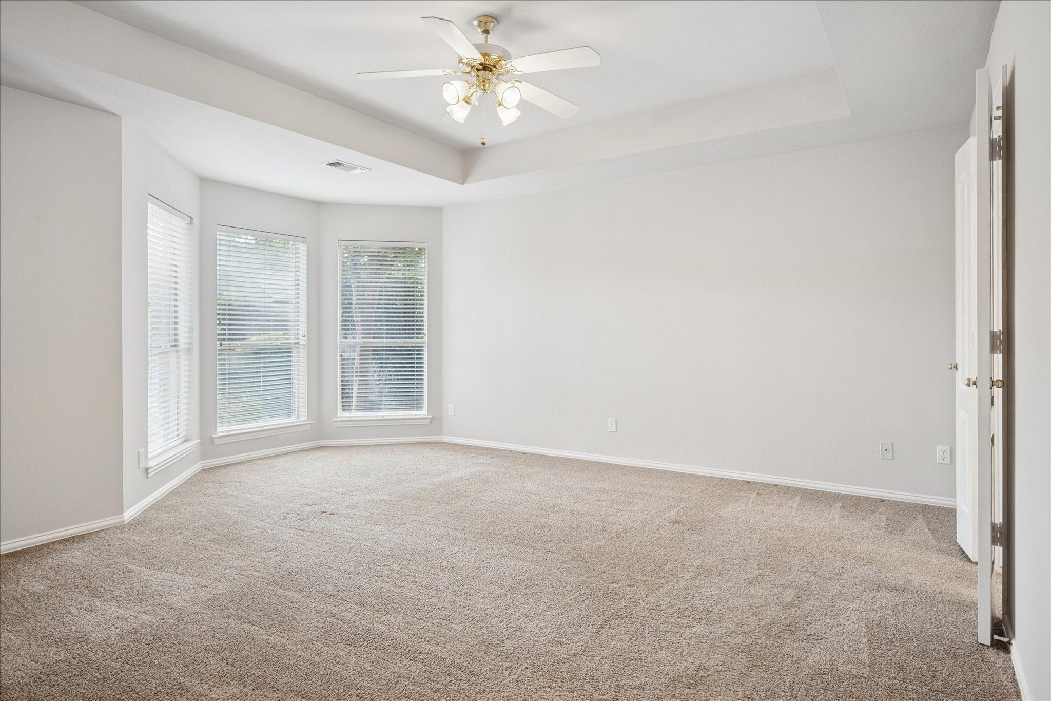 6112 Club House Drive