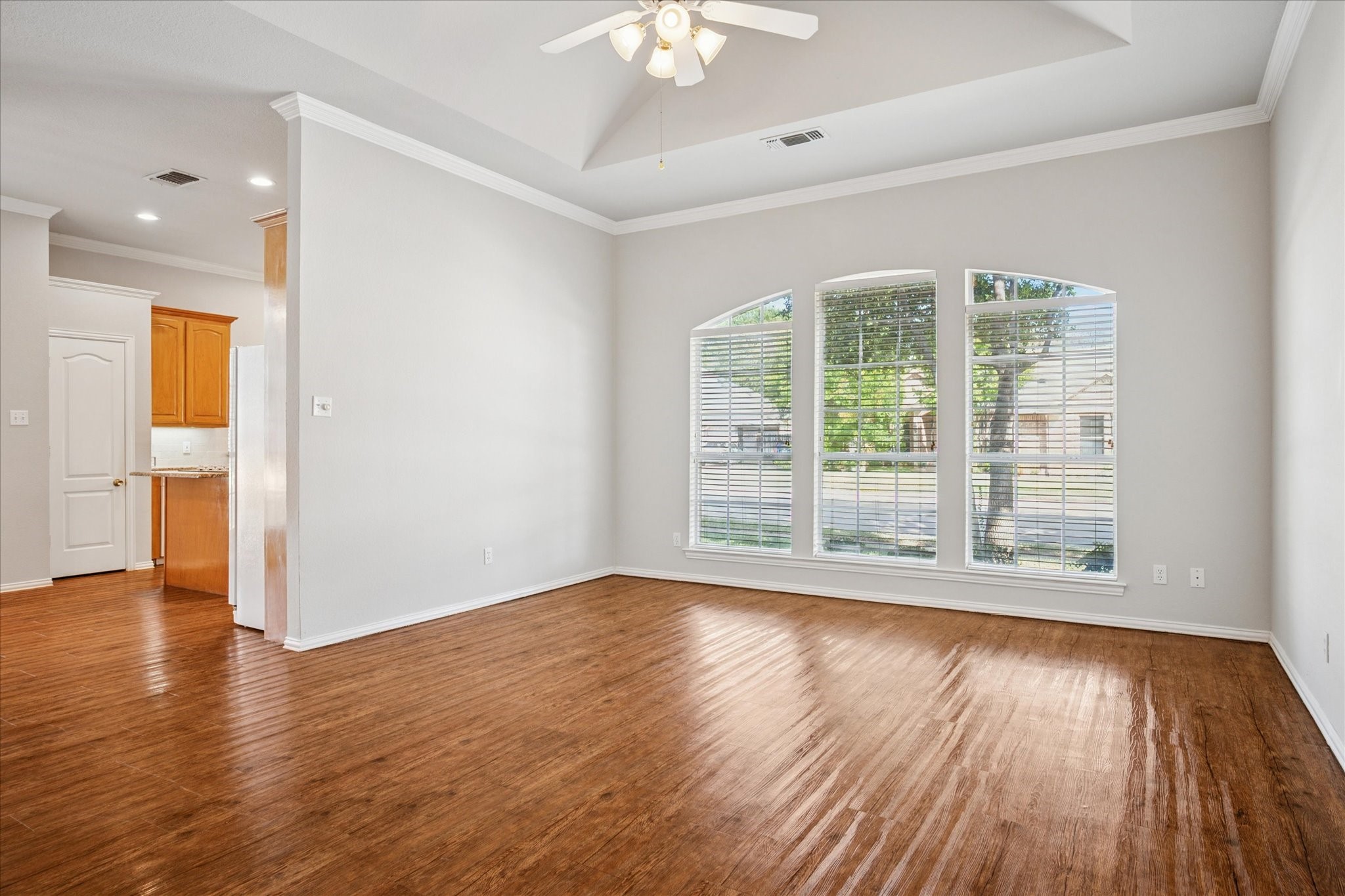 6112 Club House Drive