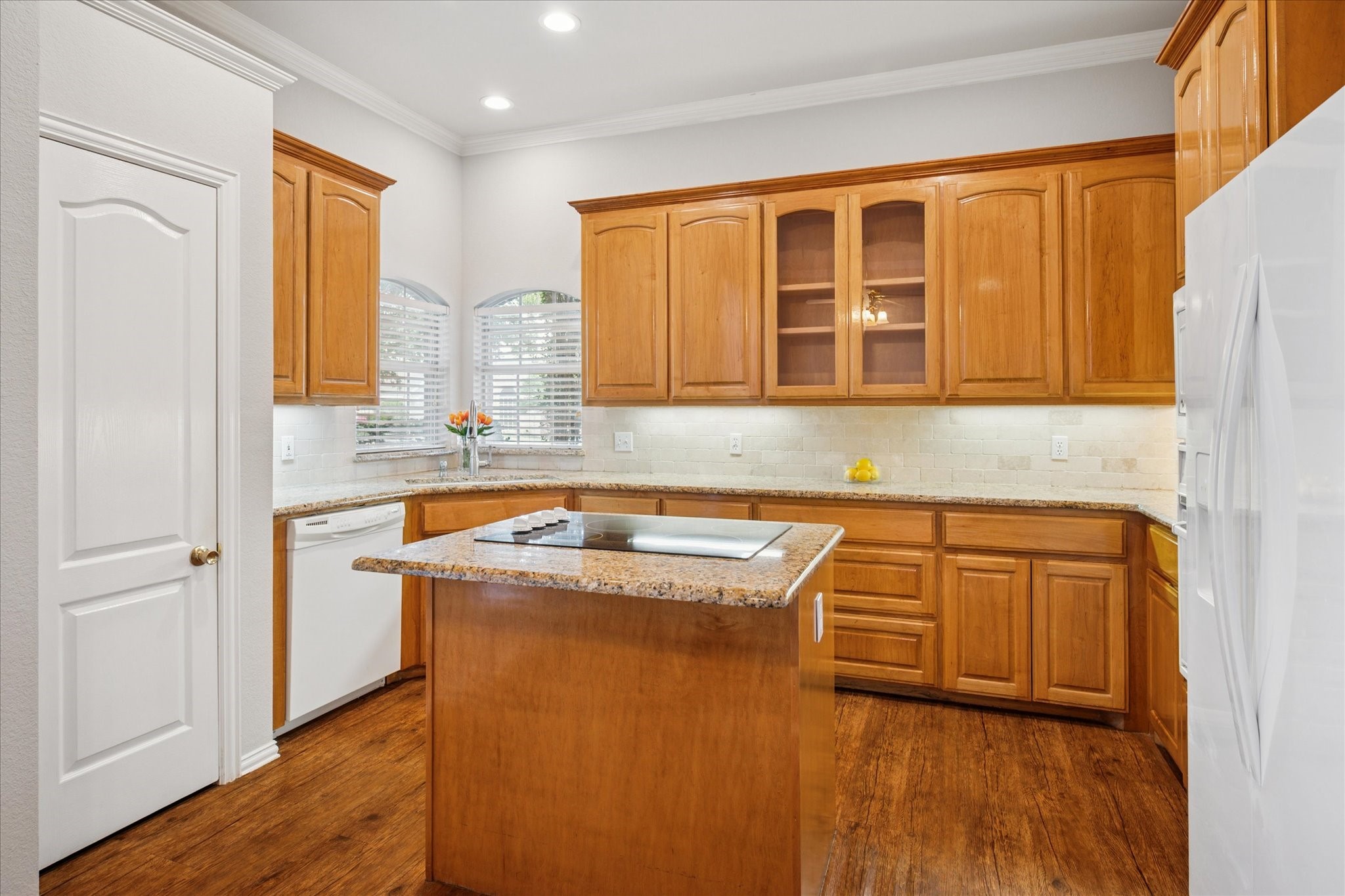 6112 Club House Drive