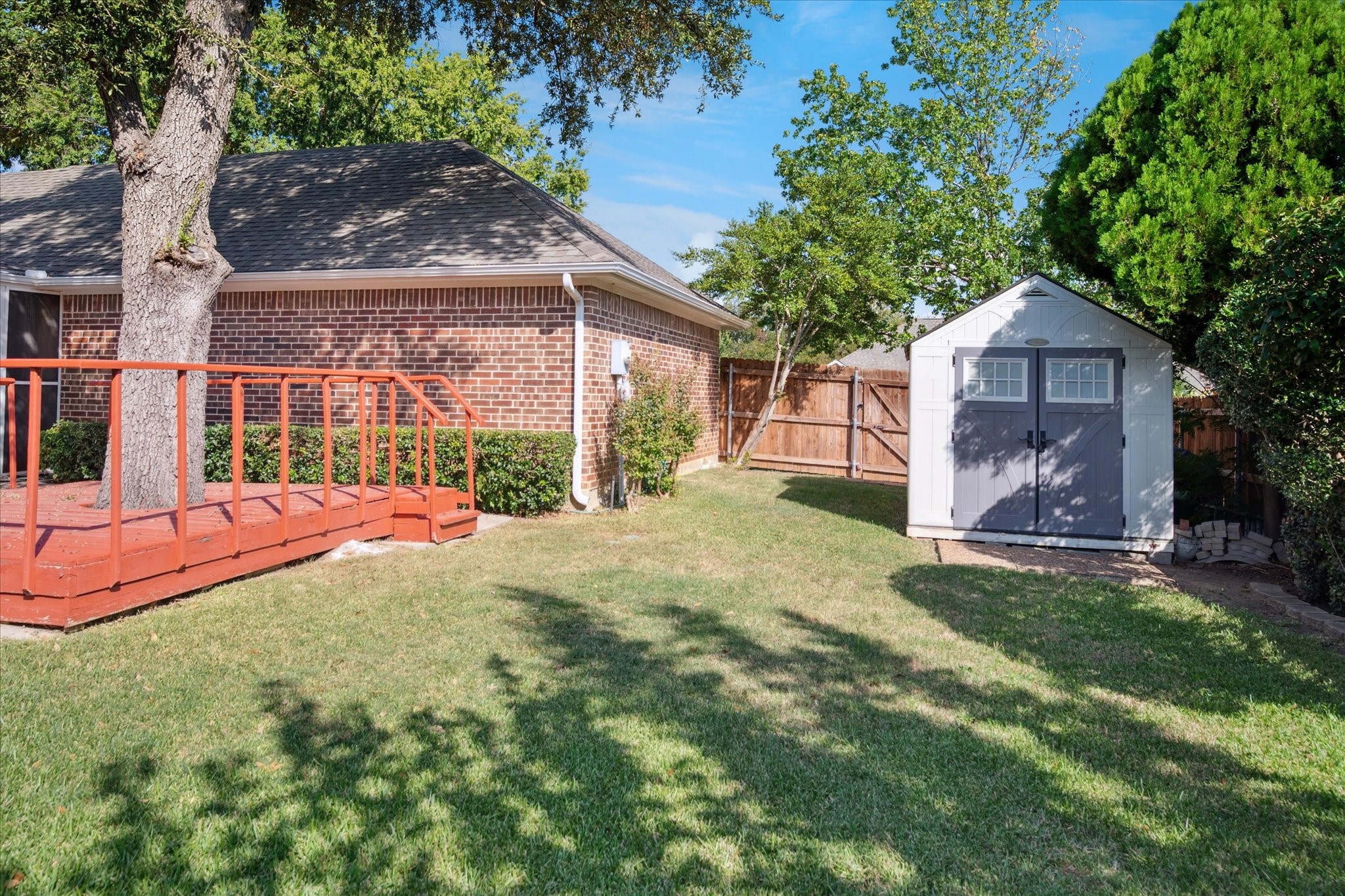 6112 Club House Drive