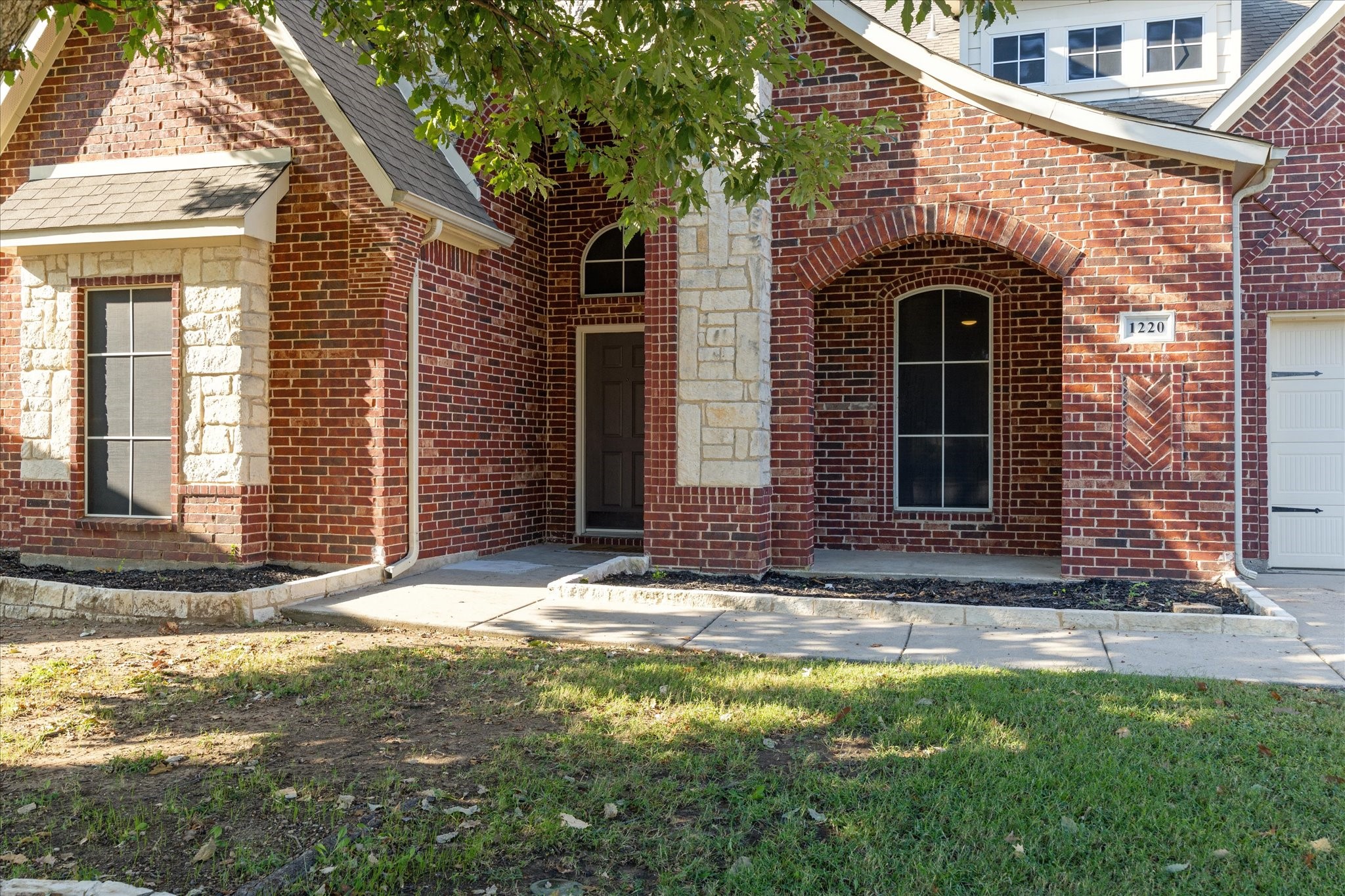 1220 Clairemont Lane
