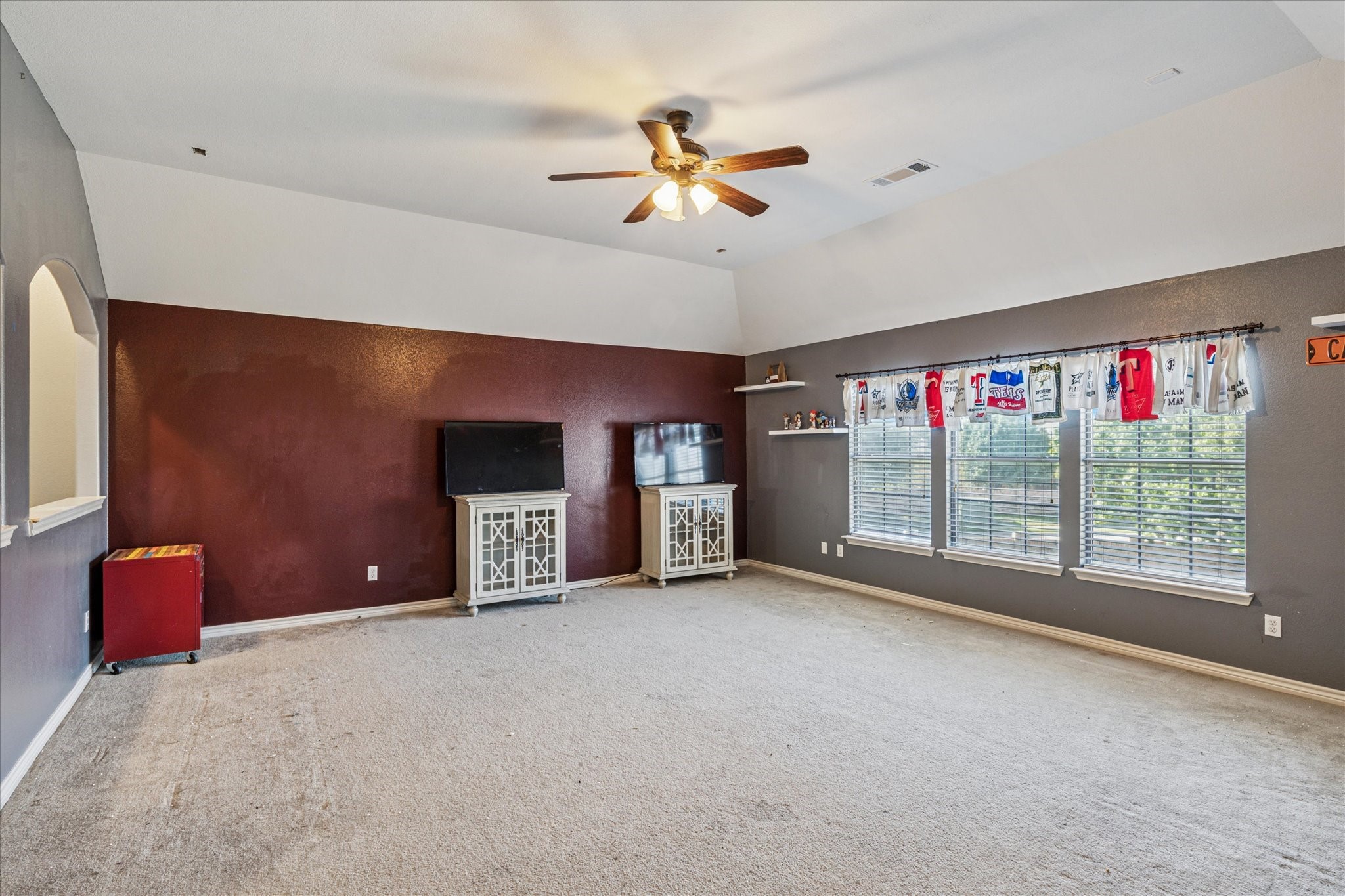 1220 Clairemont Lane