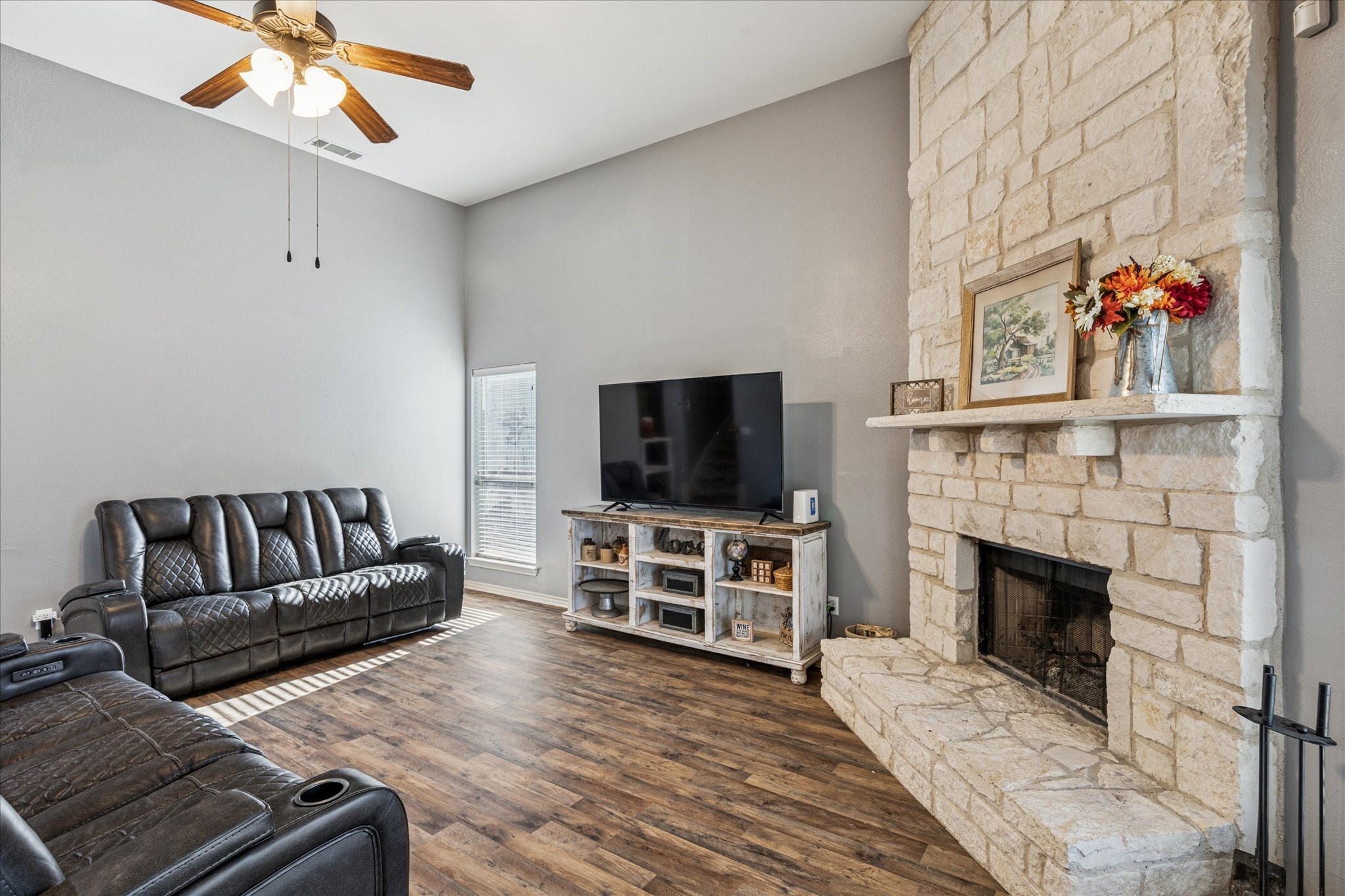 1220 Clairemont Lane