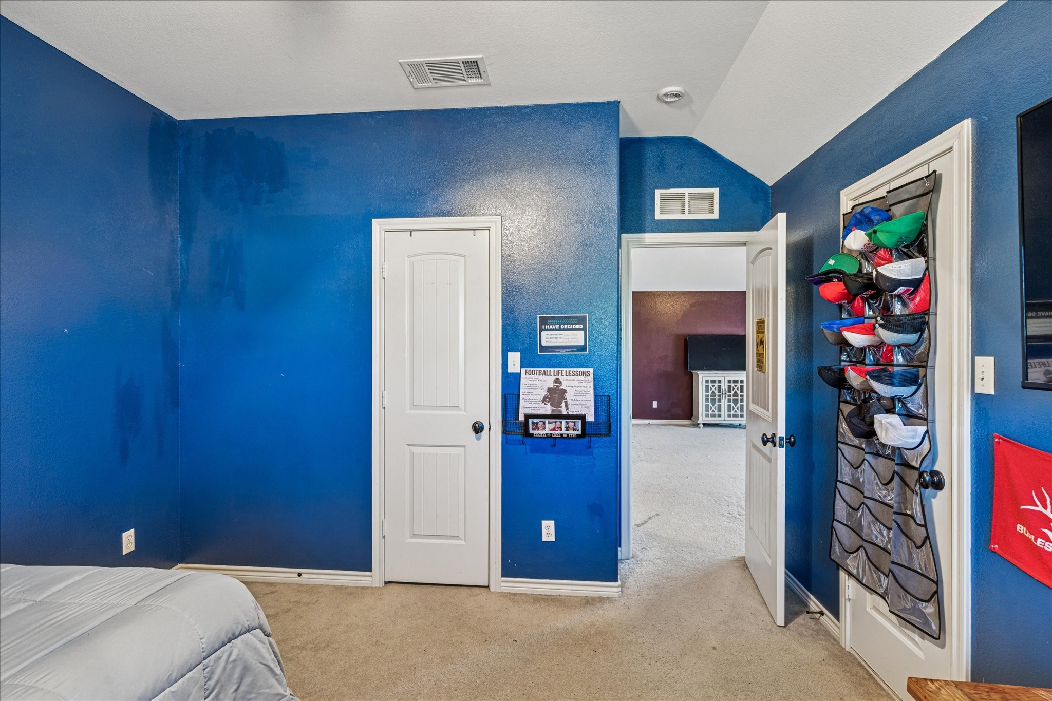 1220 Clairemont Lane