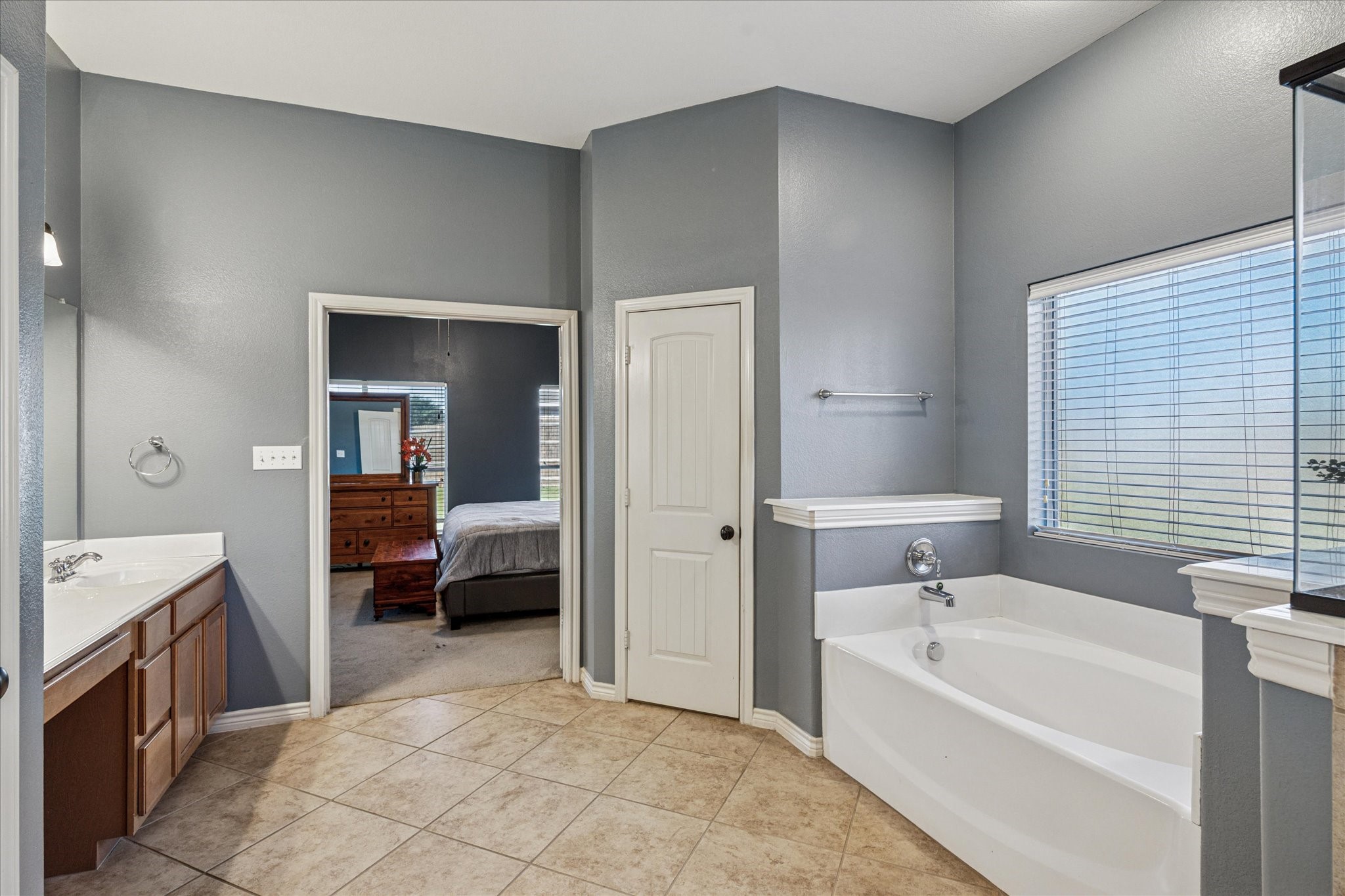 1220 Clairemont Lane