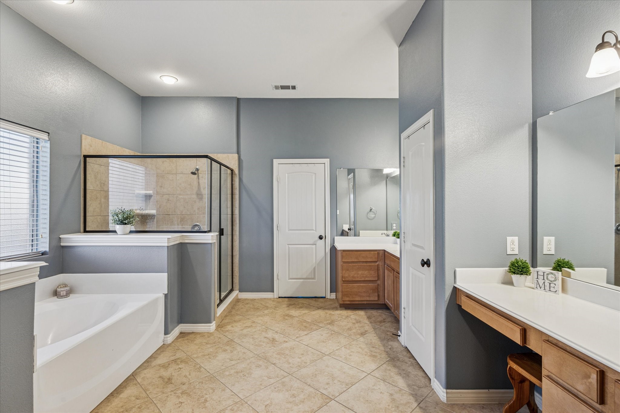 1220 Clairemont Lane