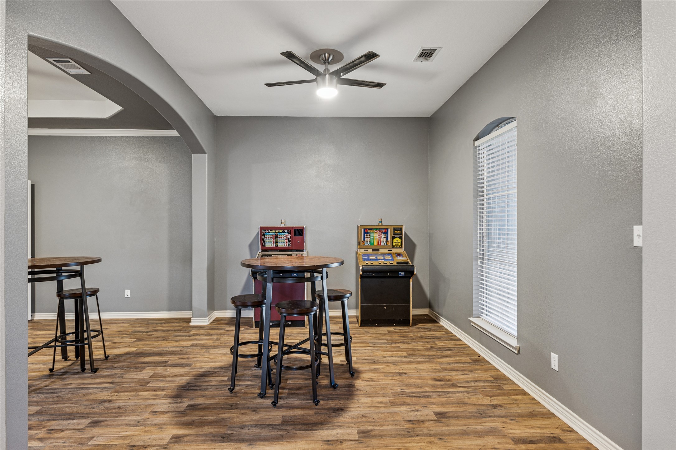 1220 Clairemont Lane