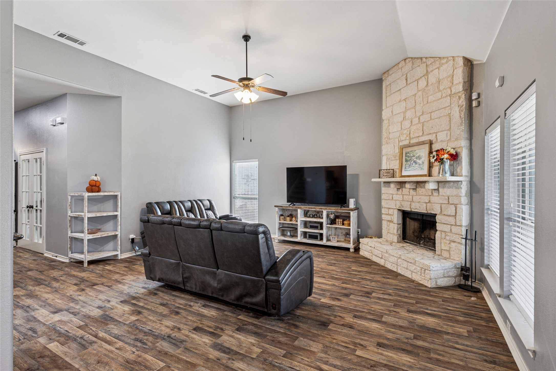 1220 Clairemont Lane