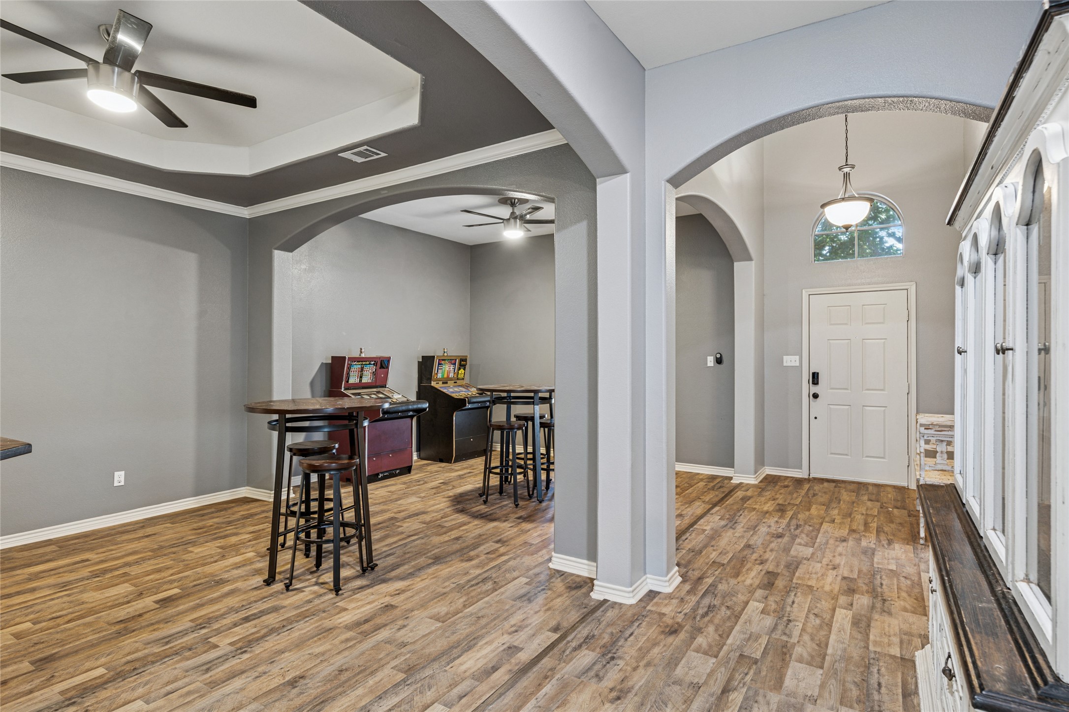 1220 Clairemont Lane