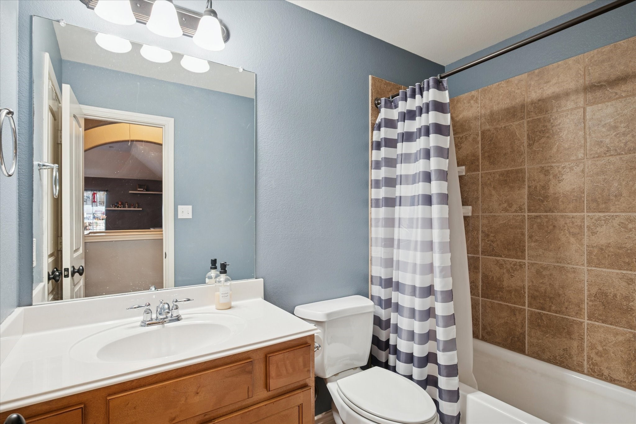 1220 Clairemont Lane