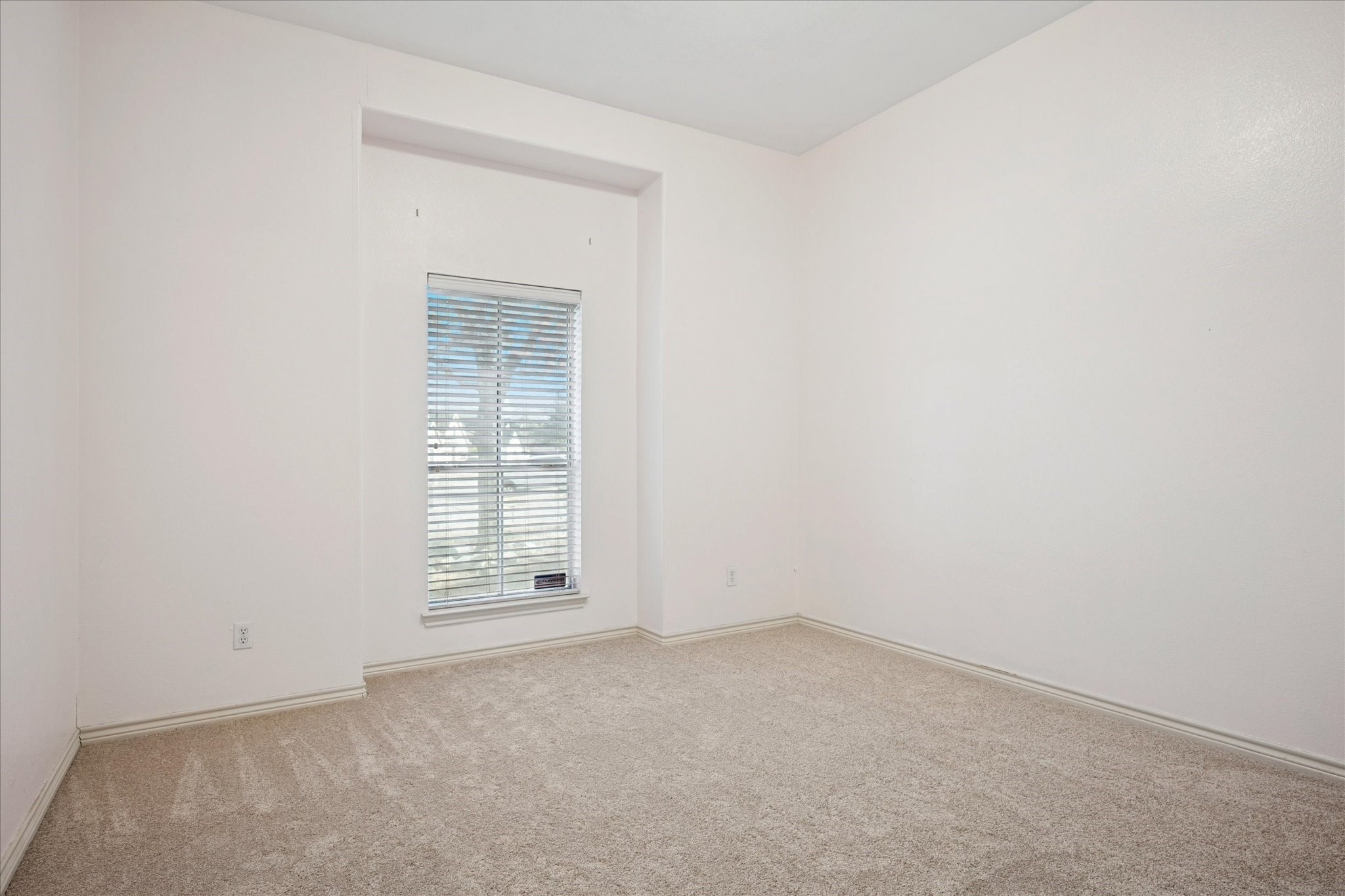 1220 Clairemont Lane