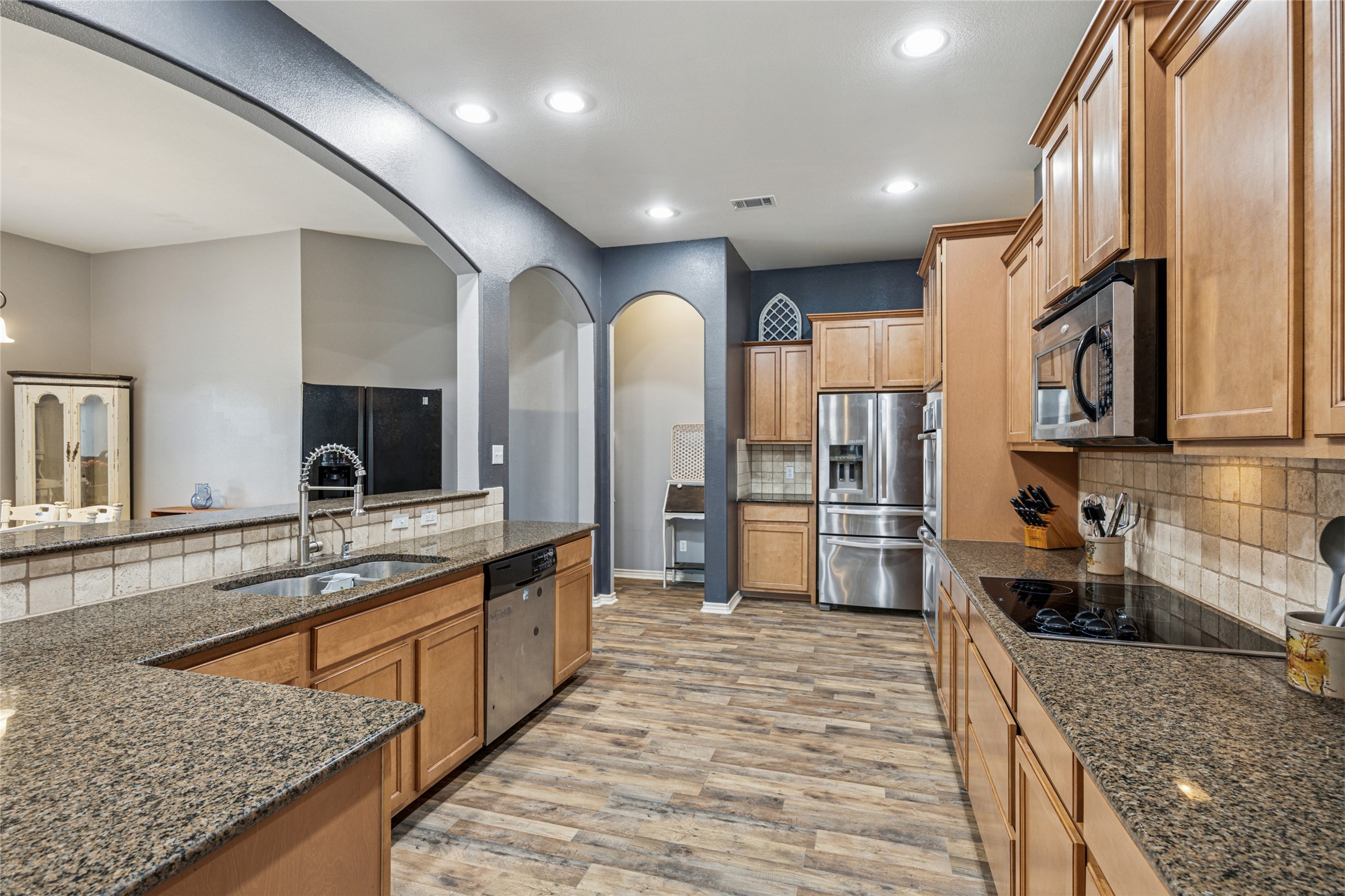 1220 Clairemont Lane