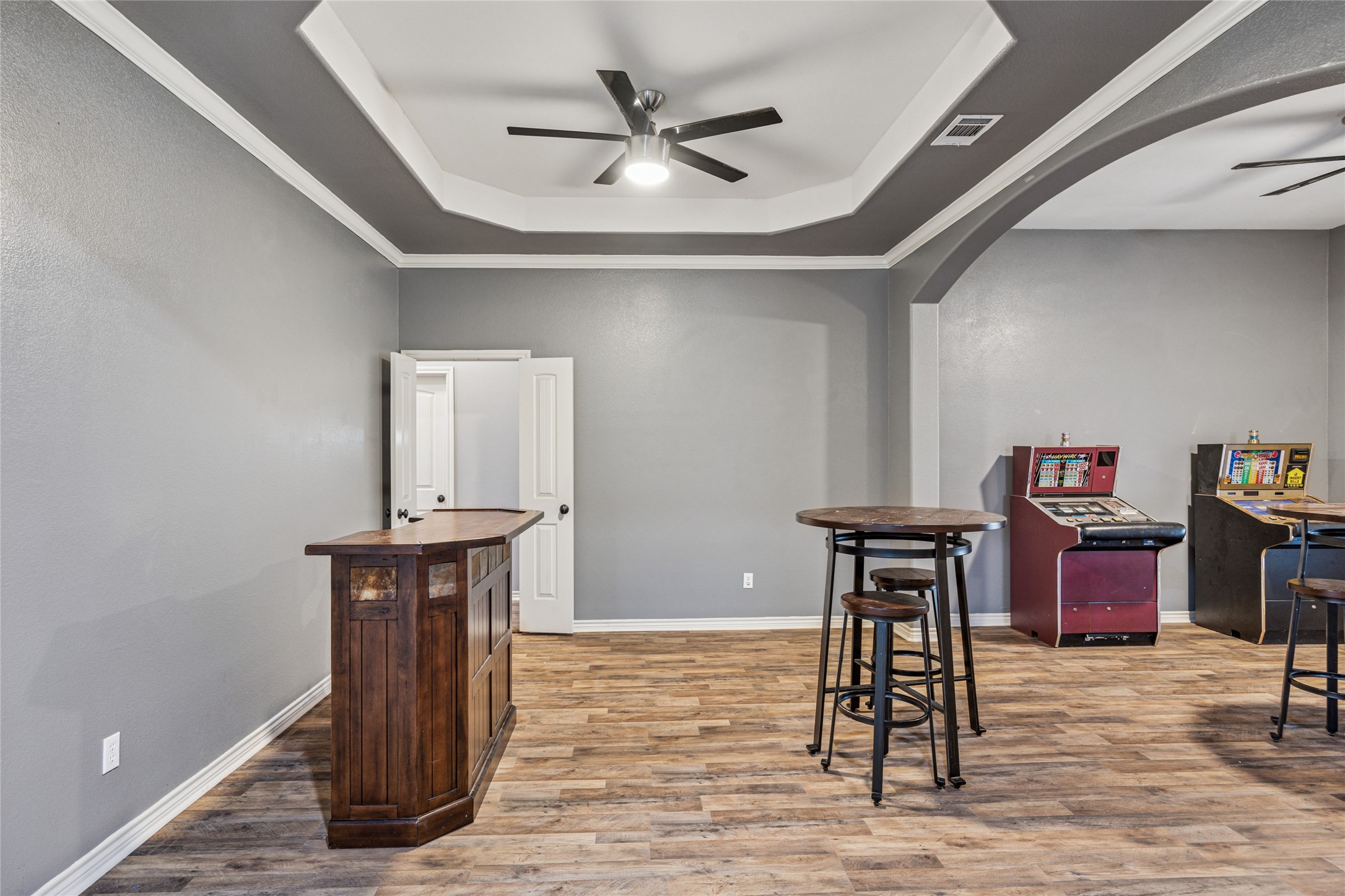 1220 Clairemont Lane