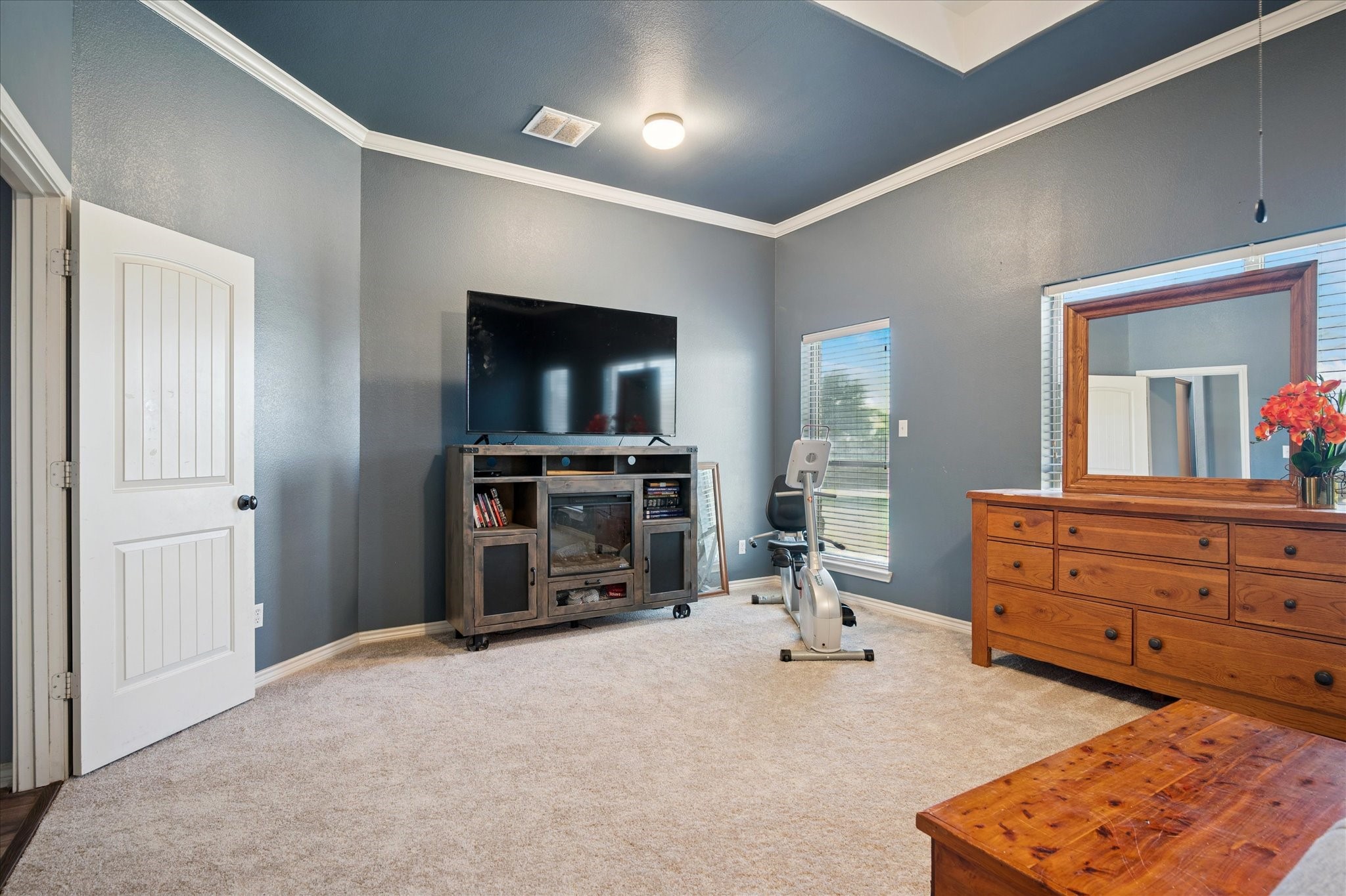 1220 Clairemont Lane