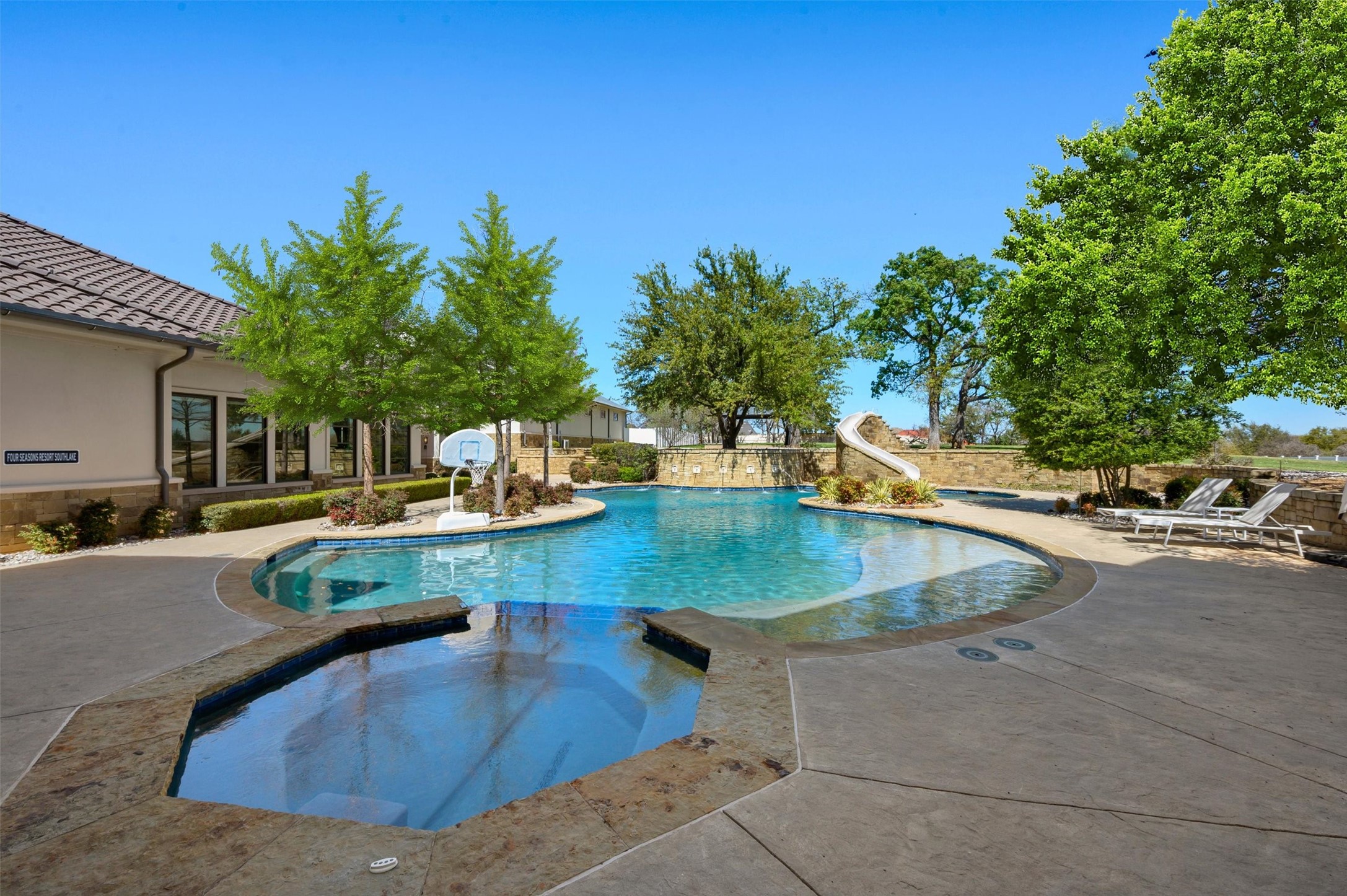 940 W Dove Road
