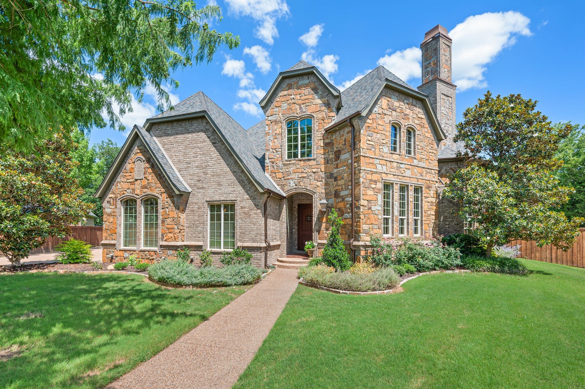 2034 Churchill Downs Lane