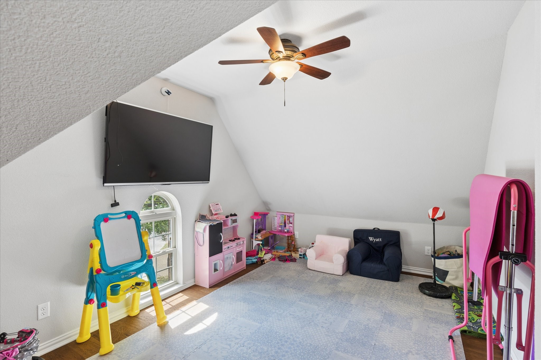 2851 Earl Drive