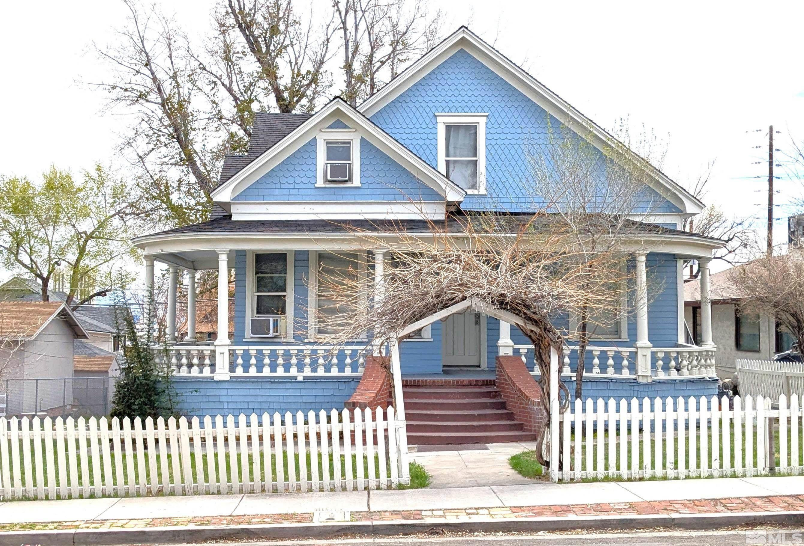 46 W 10th