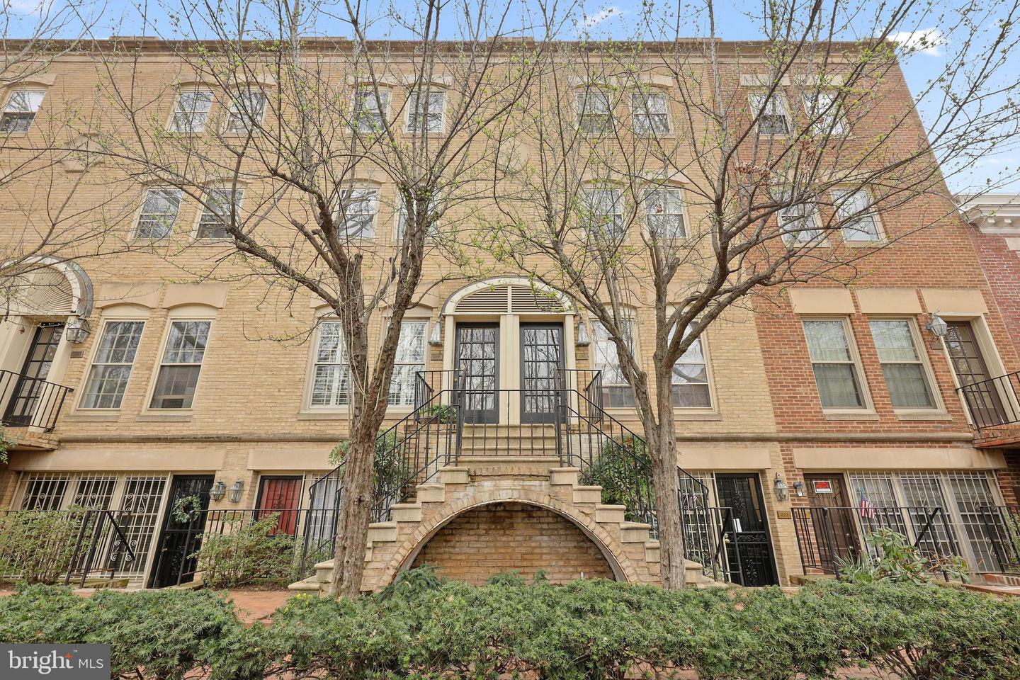 218 3RD STREET NE Unit: 30