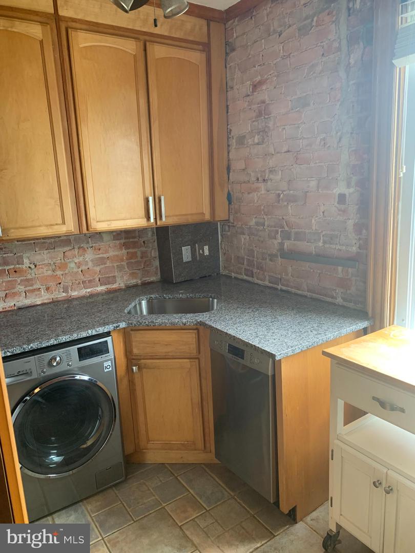 318 NORTH CAROLINA AVENUE SE Unit: 3