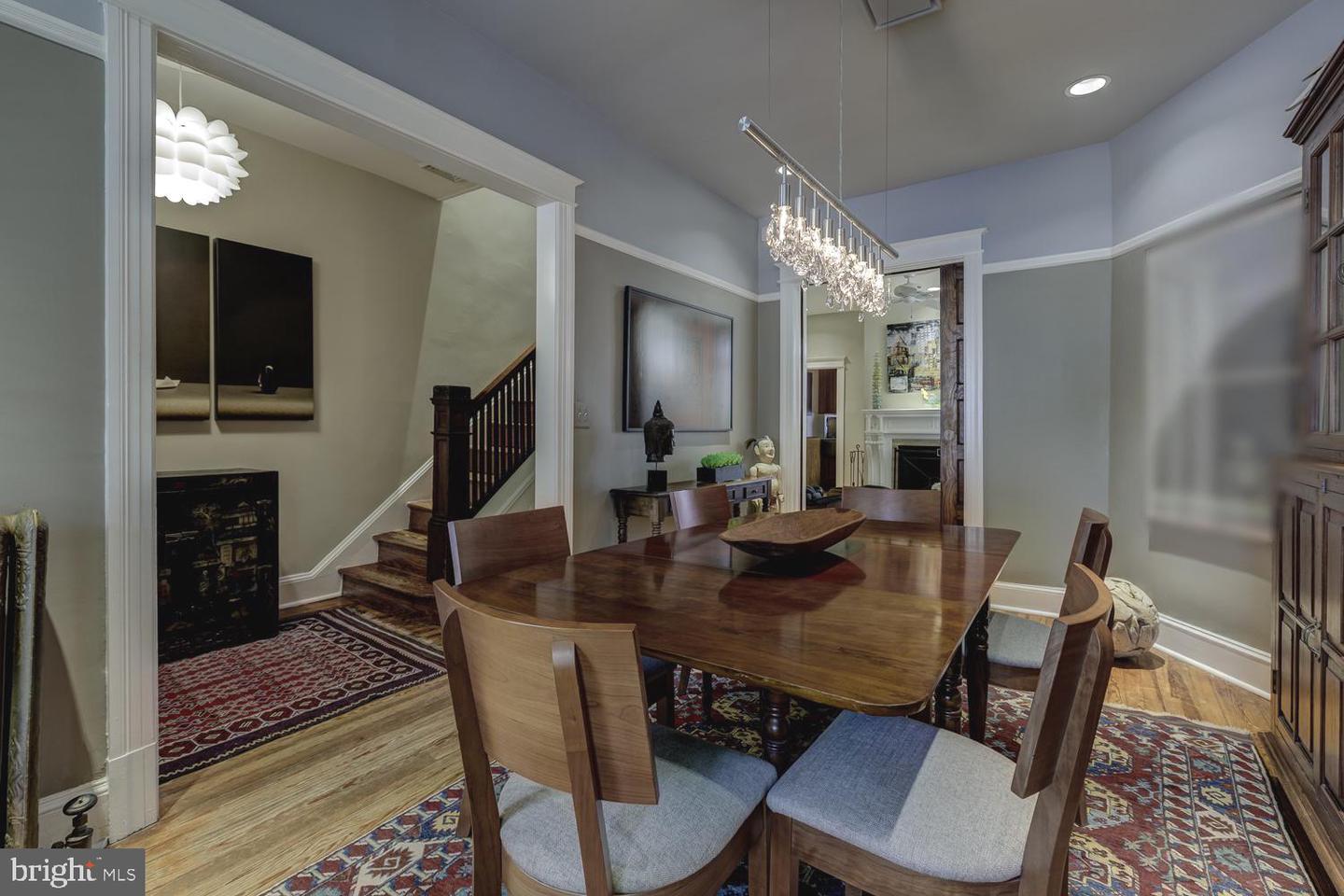 328 9TH STREET NE