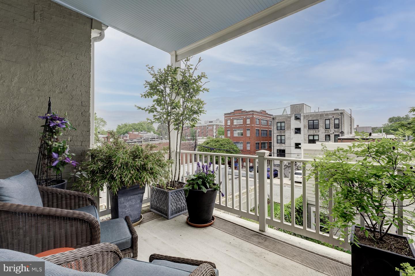 328 9TH STREET NE