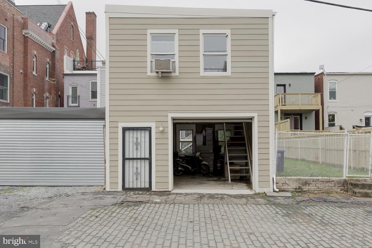 328 9TH STREET NE