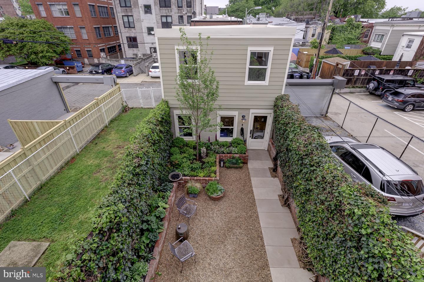 328 9TH STREET NE