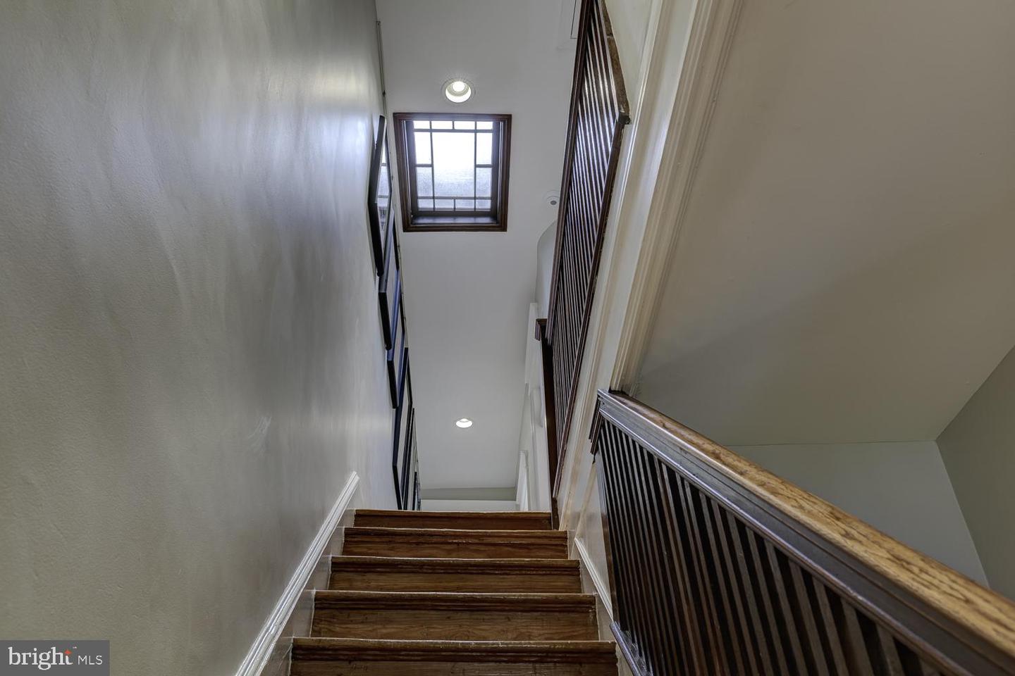 328 9TH STREET NE