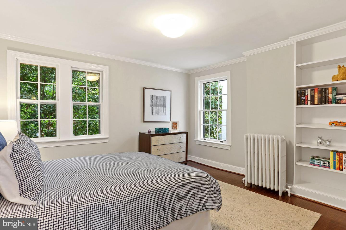 633 E CAPITOL STREET SE