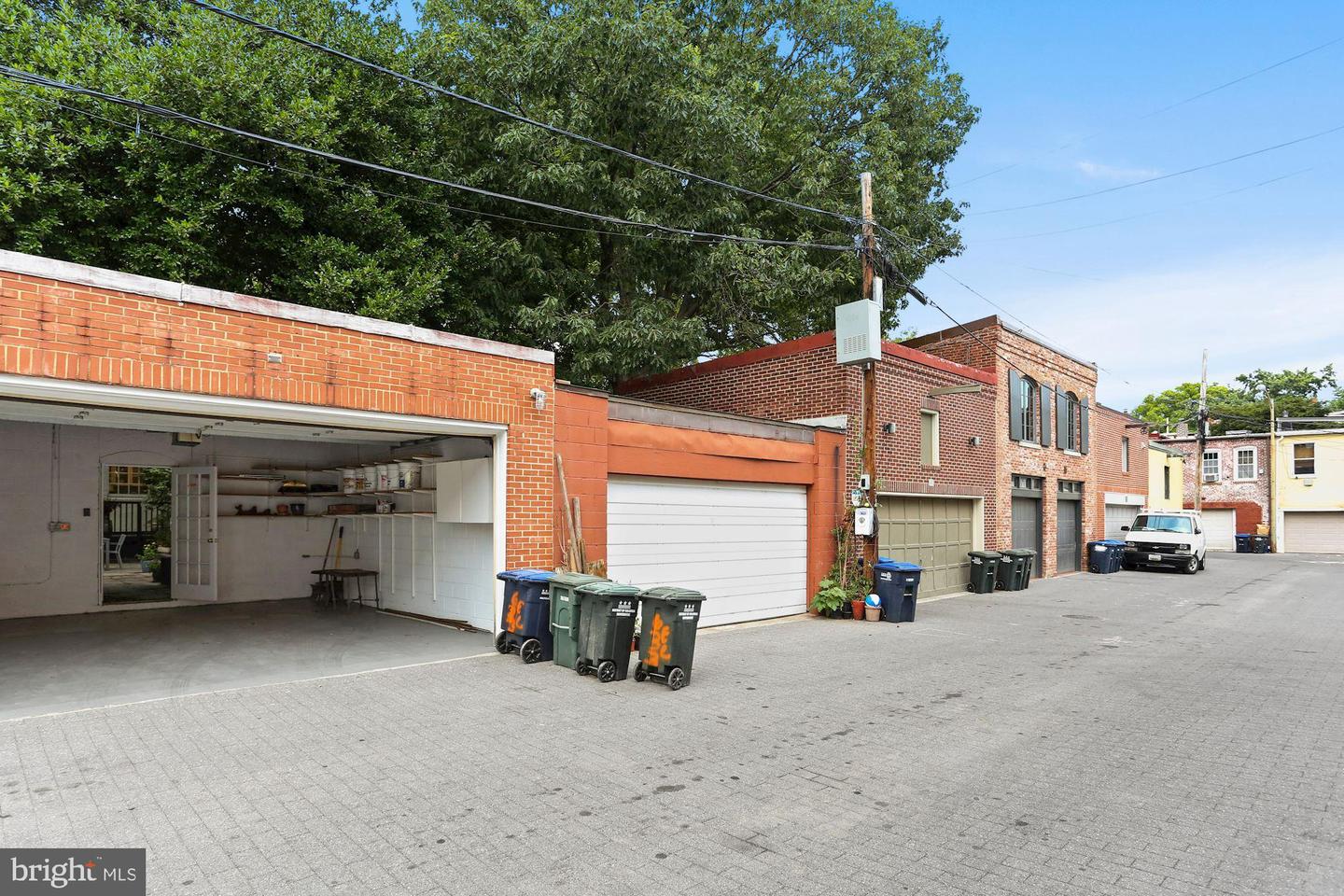 633 E CAPITOL STREET SE