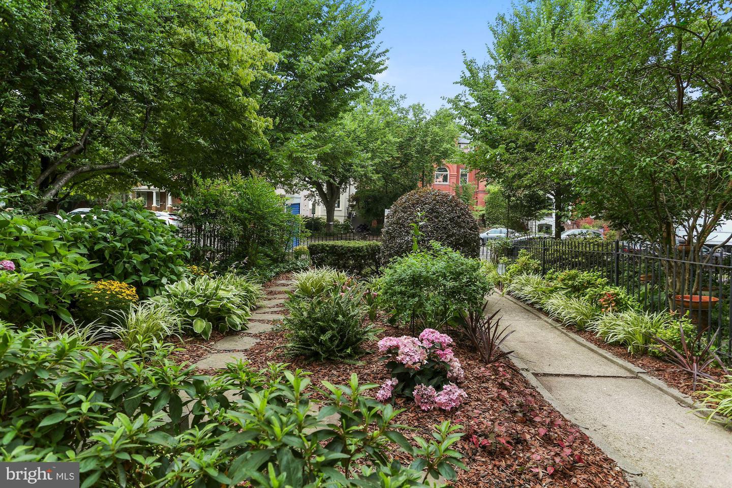633 E CAPITOL STREET SE