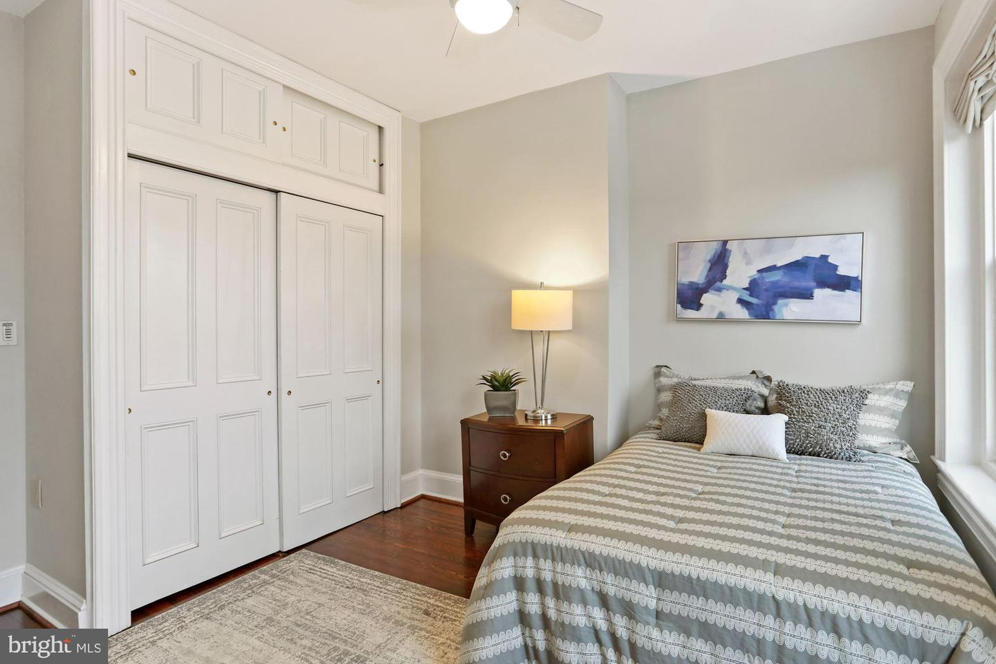 633 E CAPITOL STREET SE