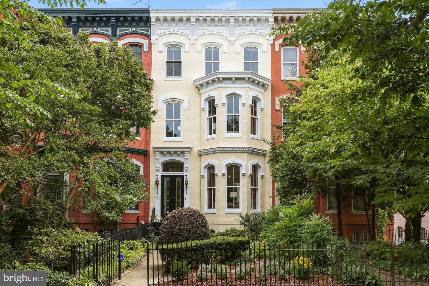 633 E CAPITOL STREET SE