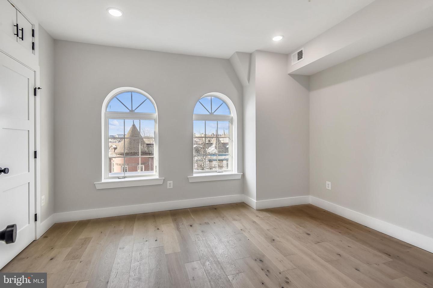 235 FLORIDA NW Unit: 4