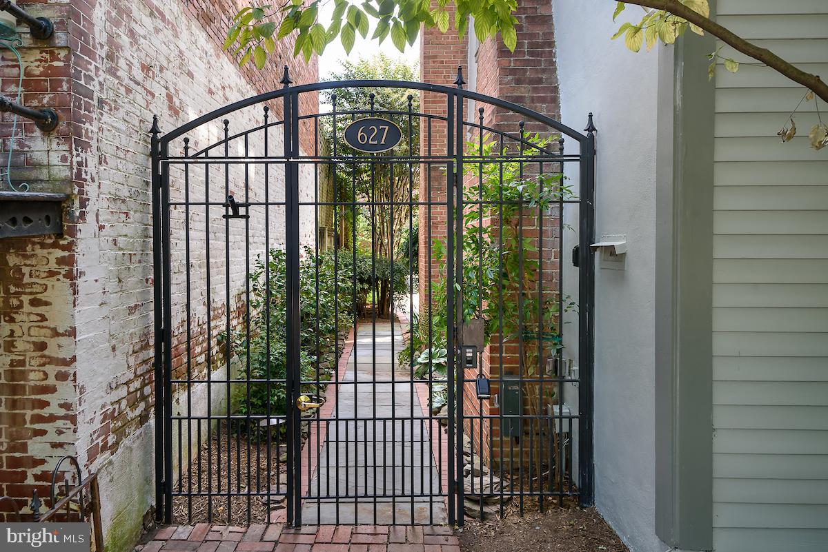 627 G STREET SE