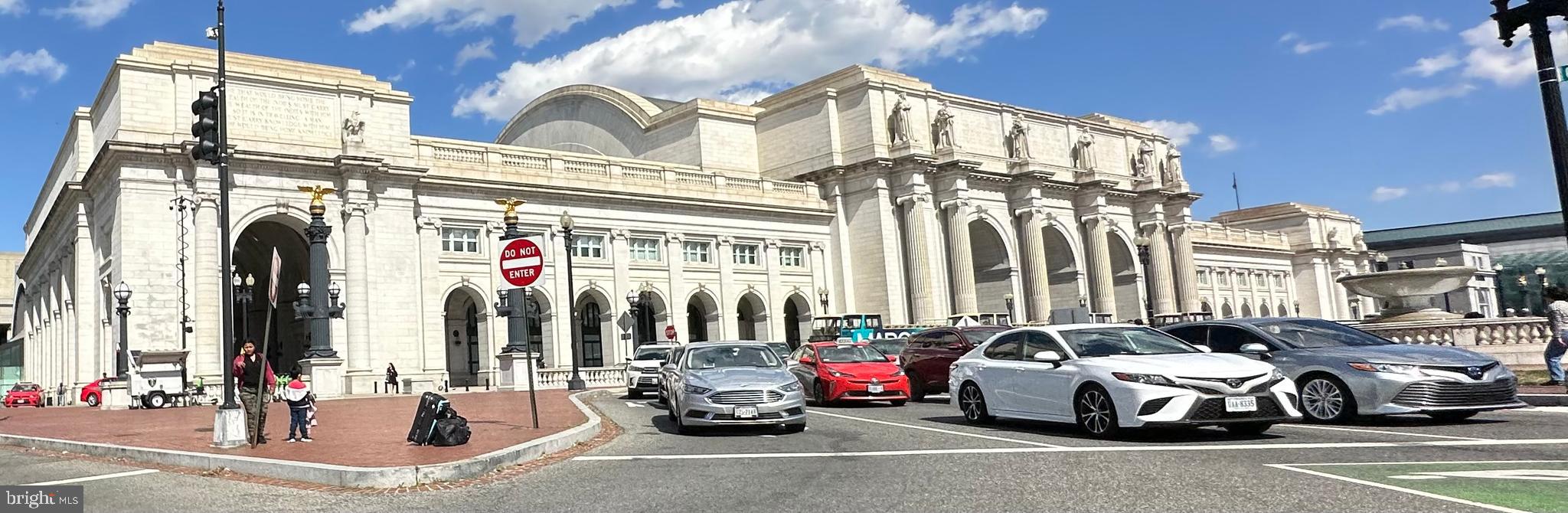 316 F STREET NE Unit: 215