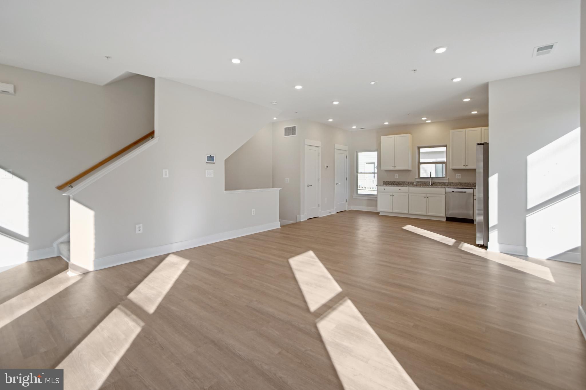 1021 SYCAMORE DRIVE SE
