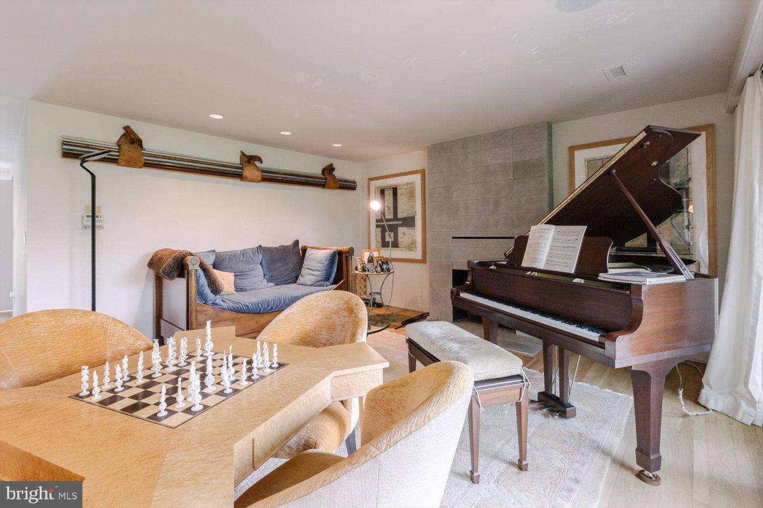2319 BANCROFT PLACE NW