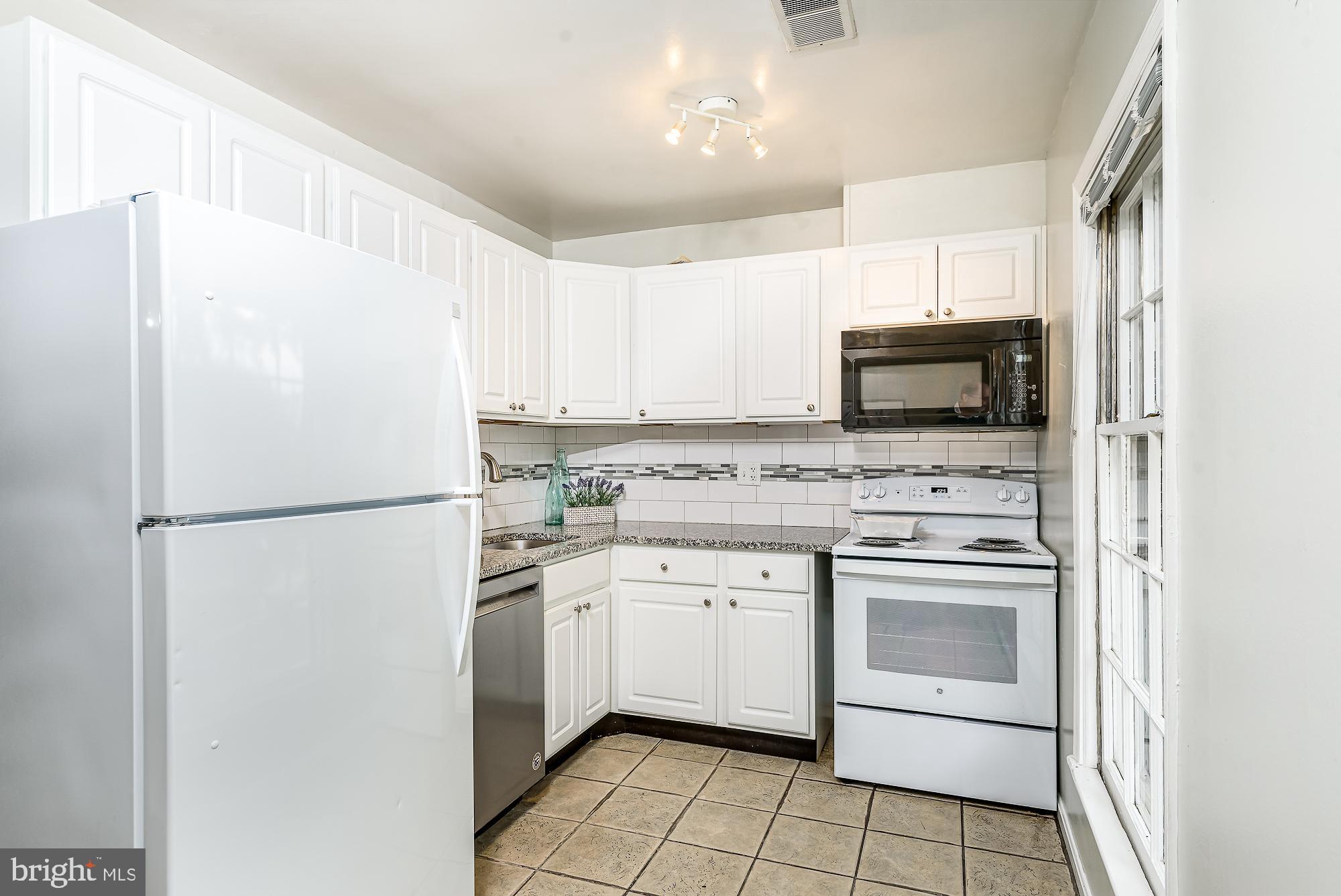 227 6TH STREET NE