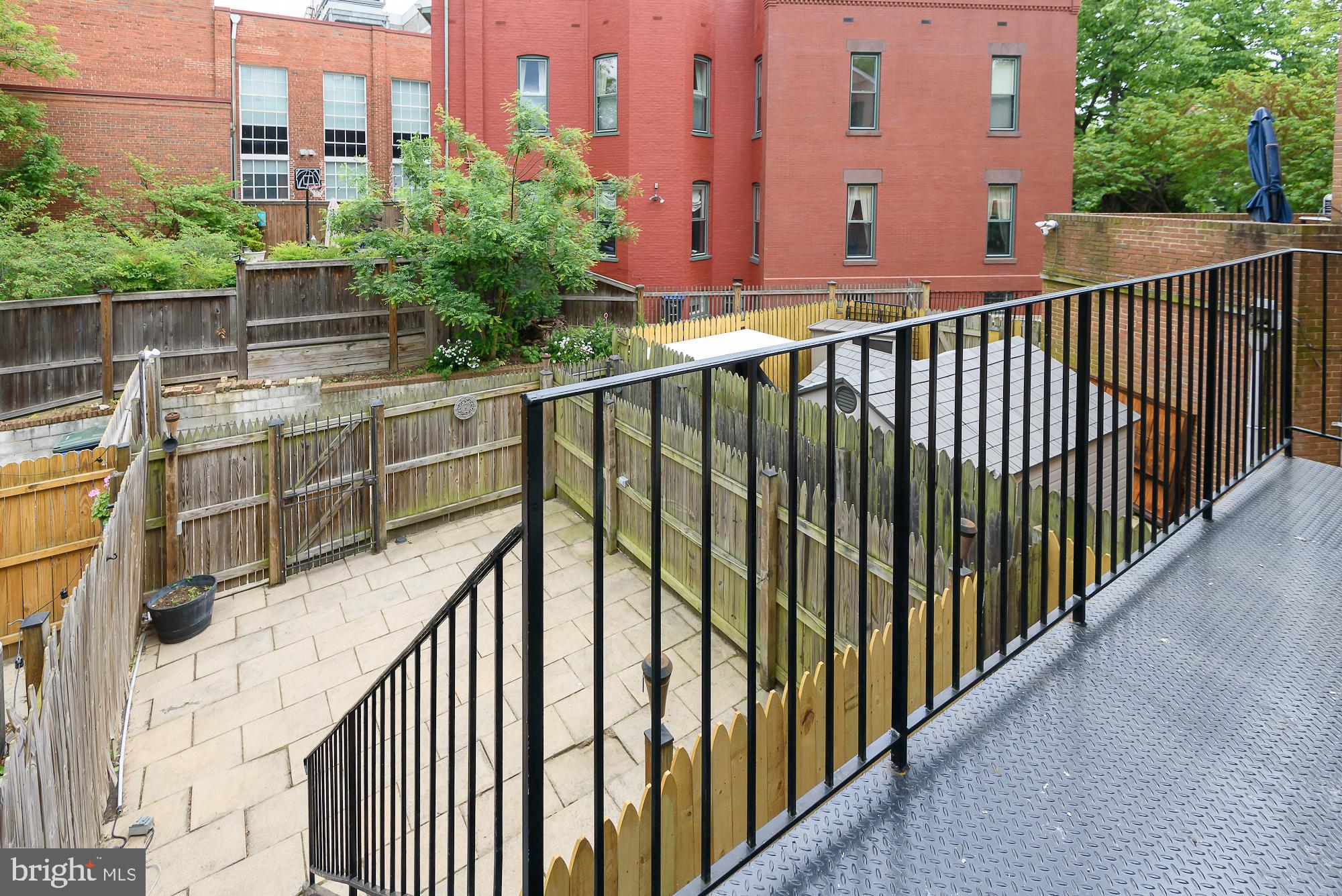 227 6TH STREET NE