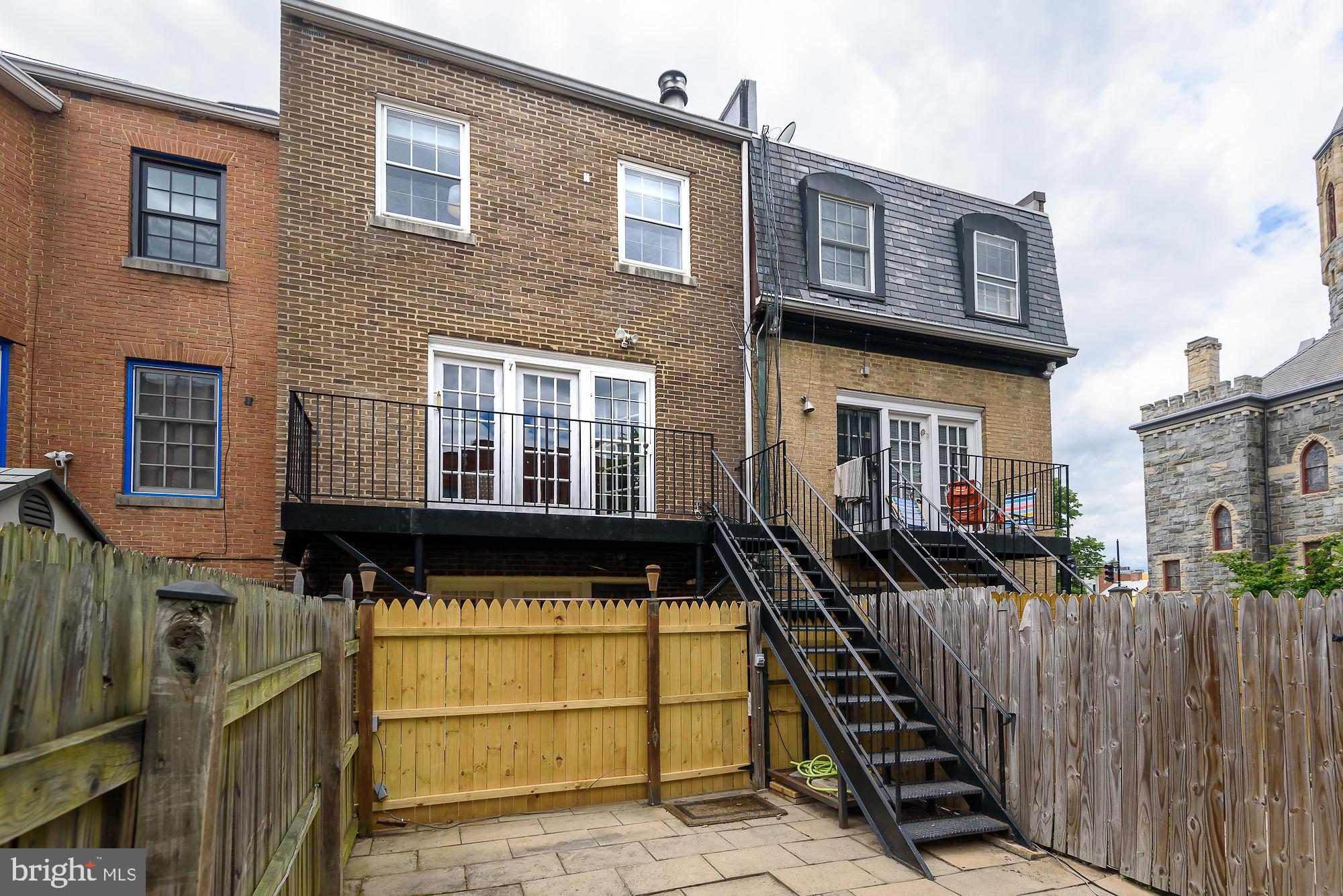 227 6TH STREET NE