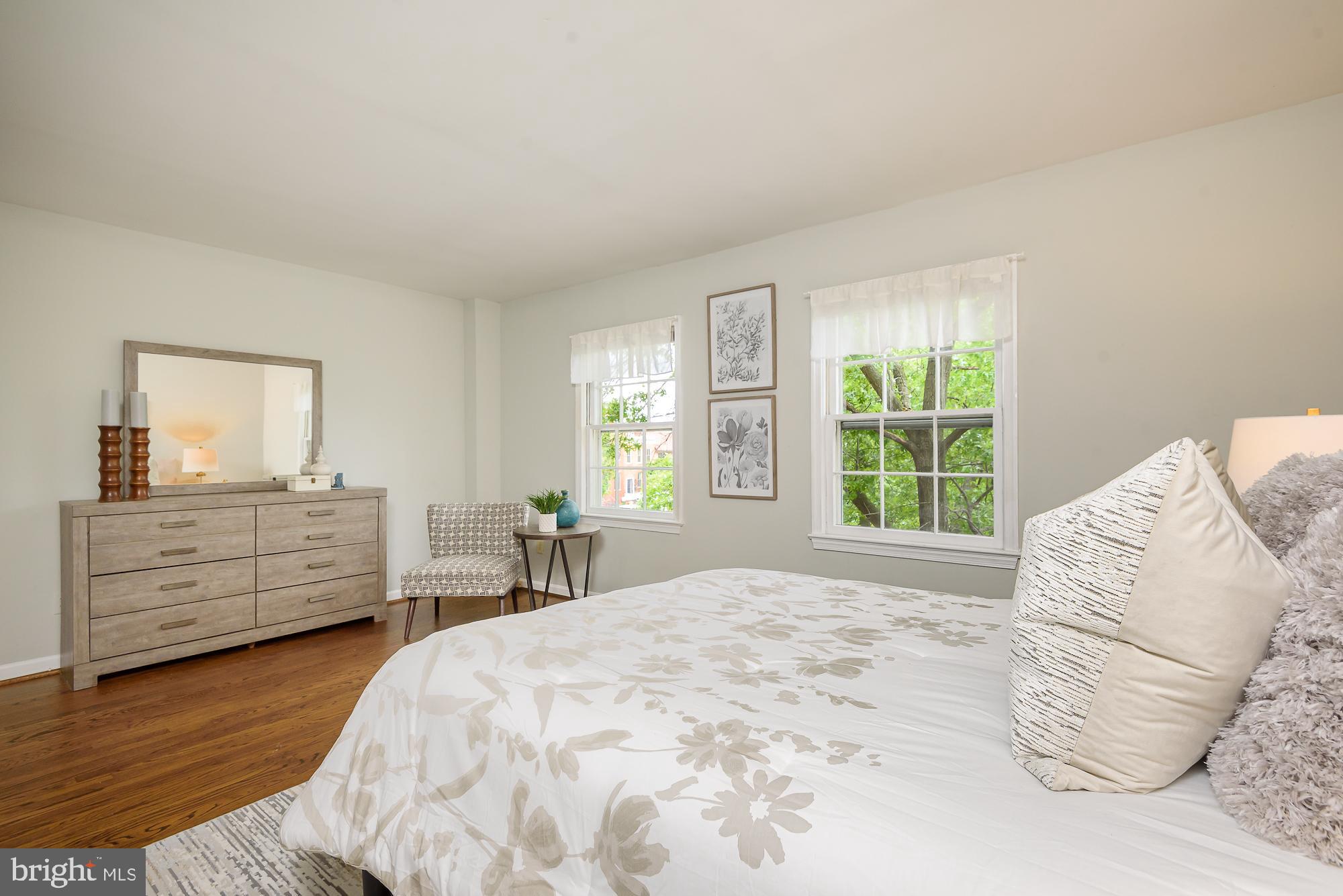 227 6TH STREET NE