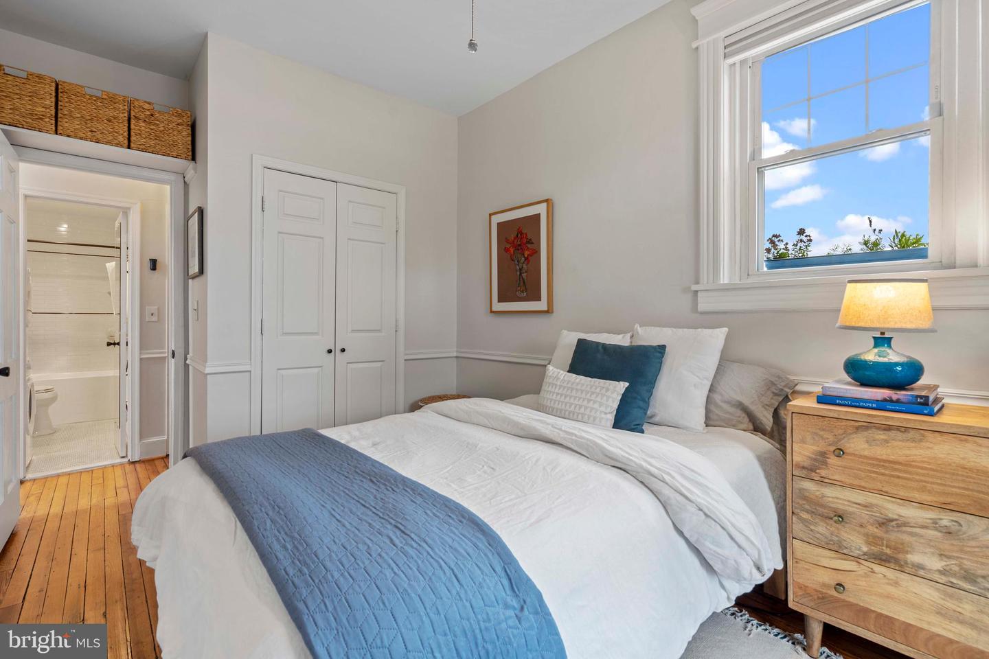 101 7TH STREET SE Unit: 6