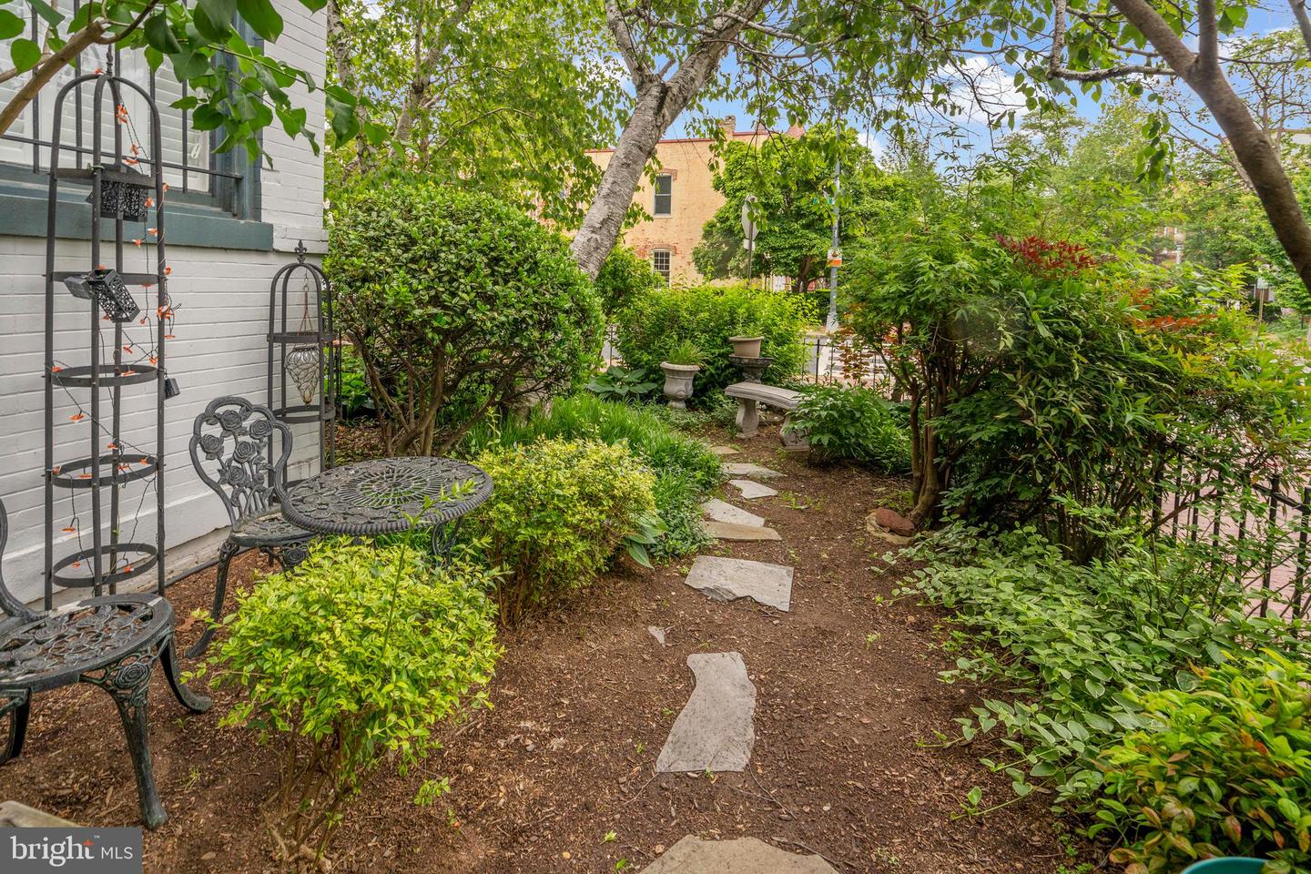 101 7TH STREET SE Unit: 6